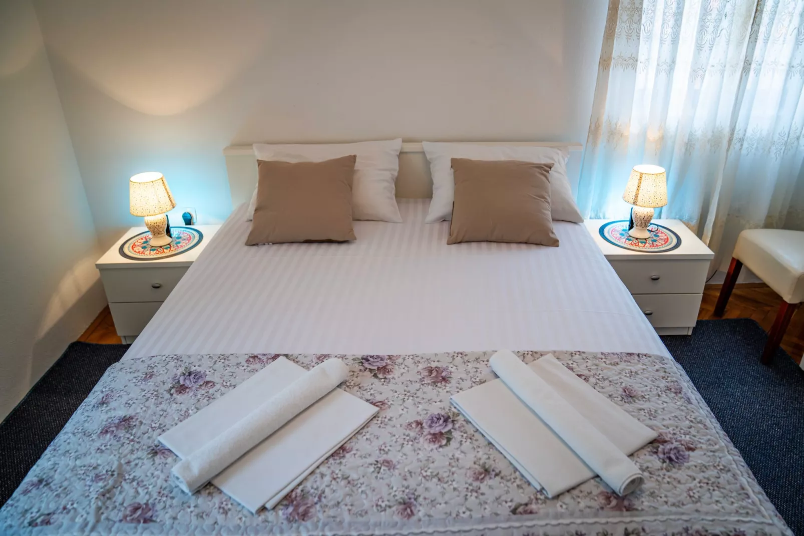 Guest House Cesic - Double Room No3-Slaapkamer