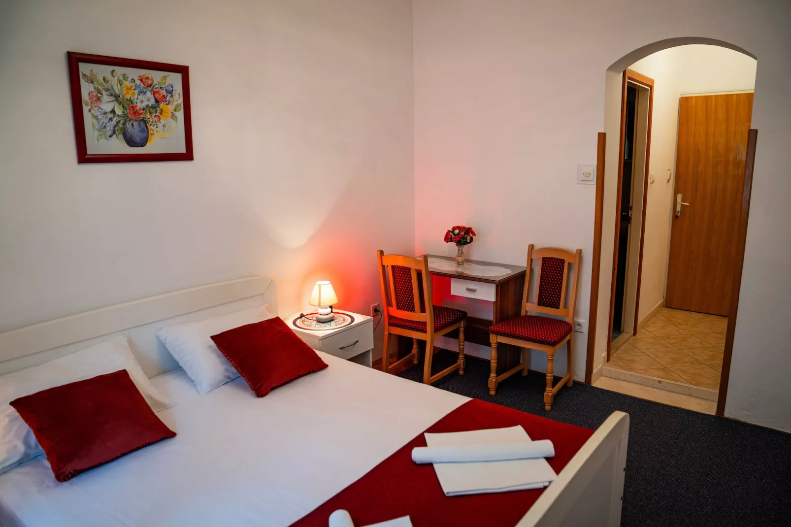 Guest House Cesic - Double Room No6-Slaapkamer