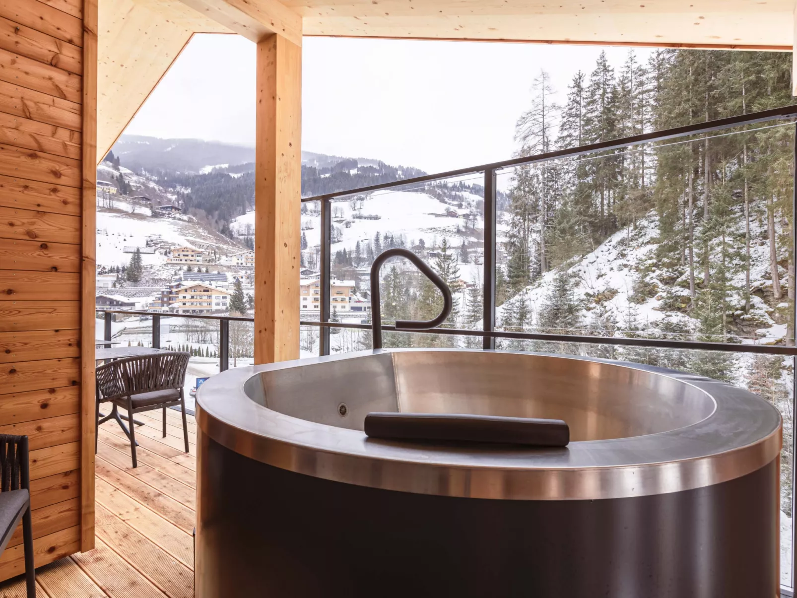 Mit 2 SZ & privaten Wellnessbereich-Buiten