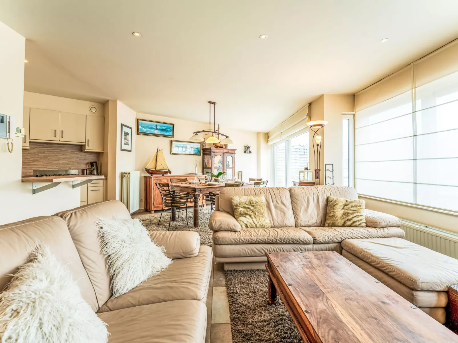 Bonito with balcony & harbour view-Binnen