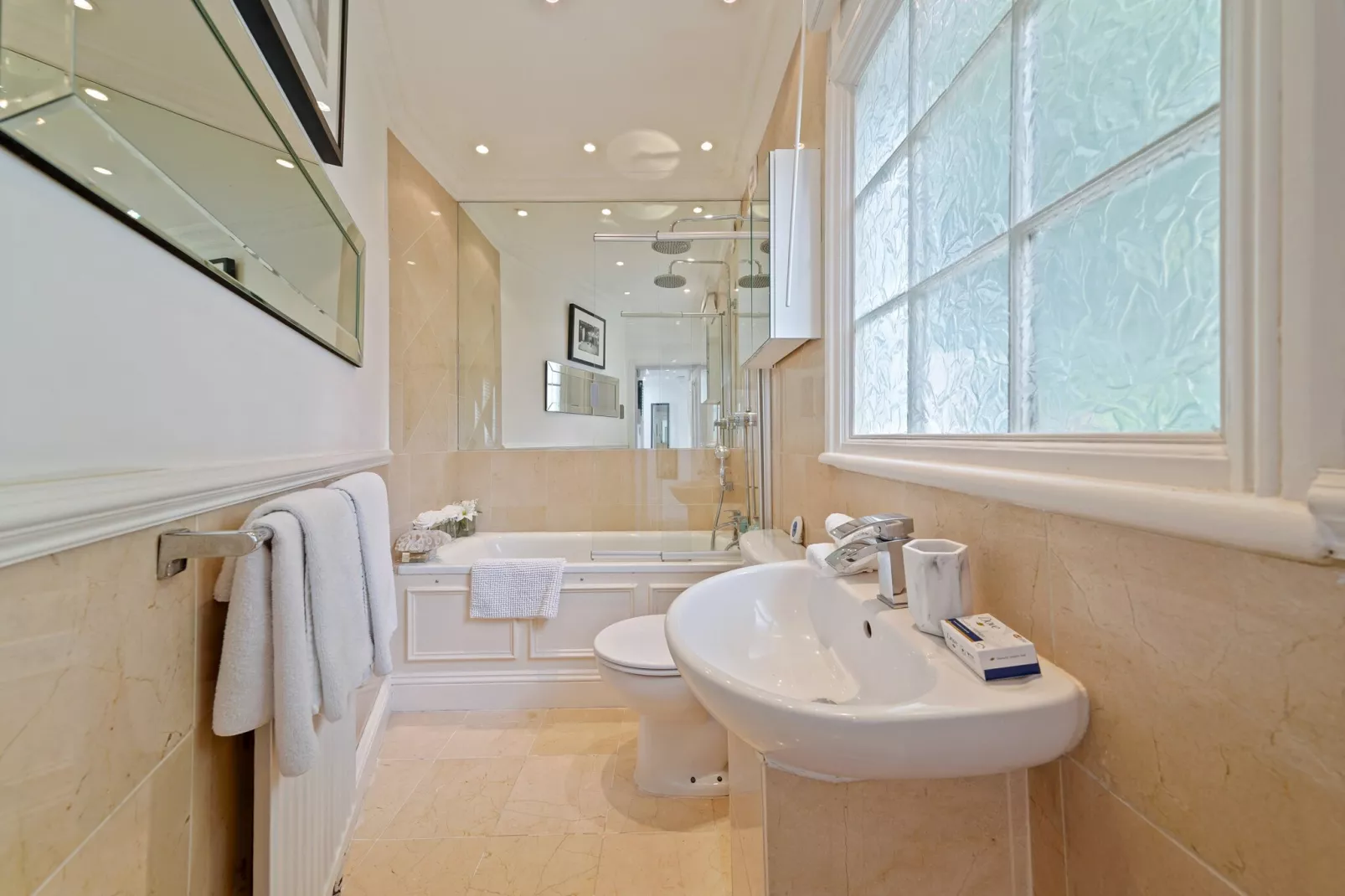 Regents Views-Badkamer