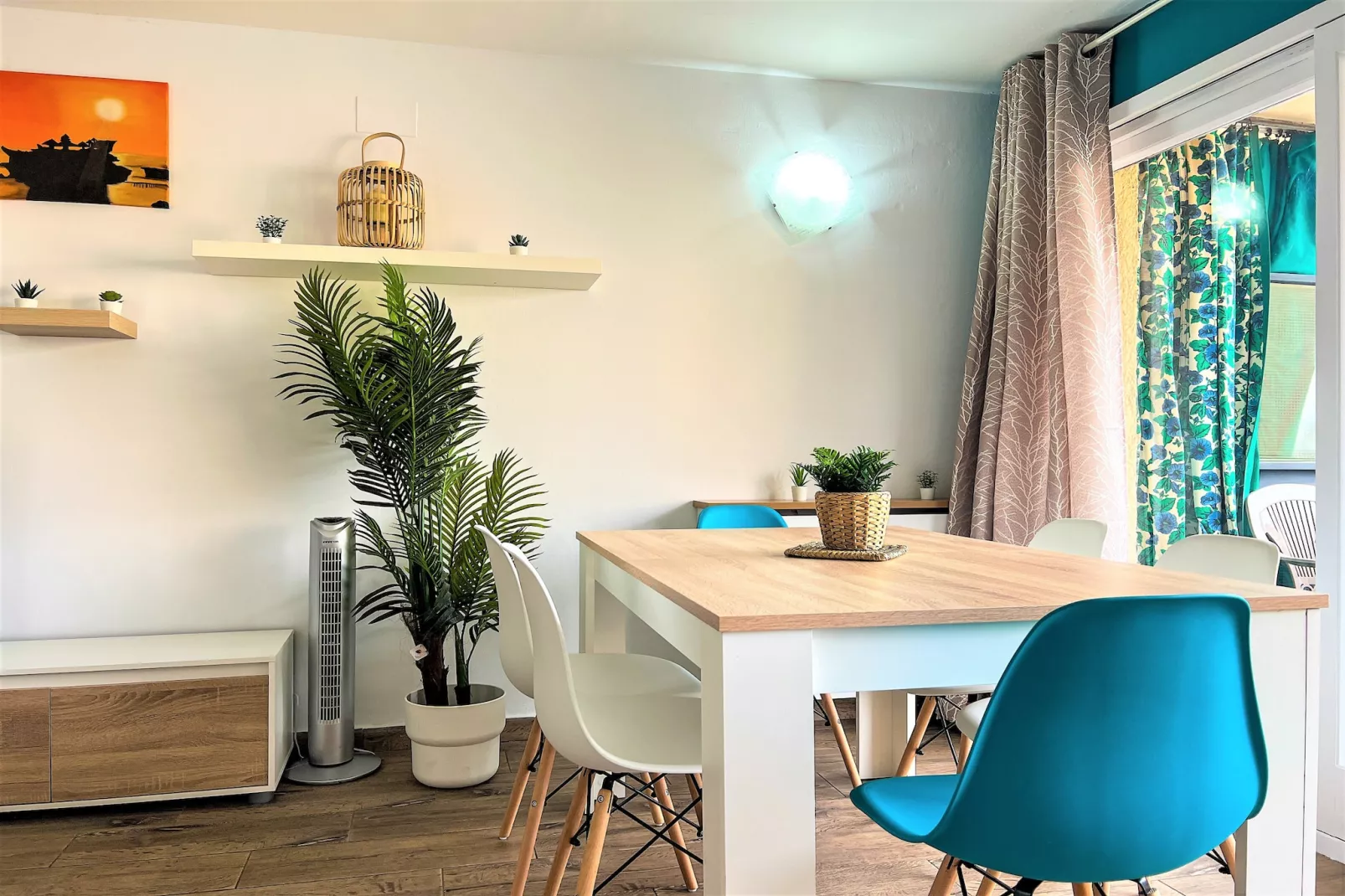 Vivalidays Kaylo - Fenals - LLoret de Mar-Eetkamer