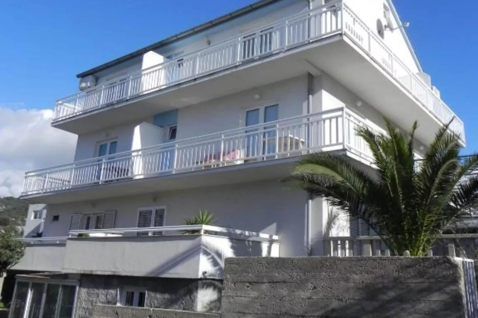 Apartments Trogrlić - Studio with Balcony-Buitenlucht