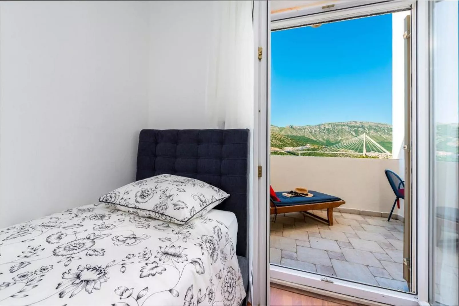 Apartments Meri & Karla - Two Bedroom Apartment with Balcony and Bridge View (Meri)-Slaapkamer