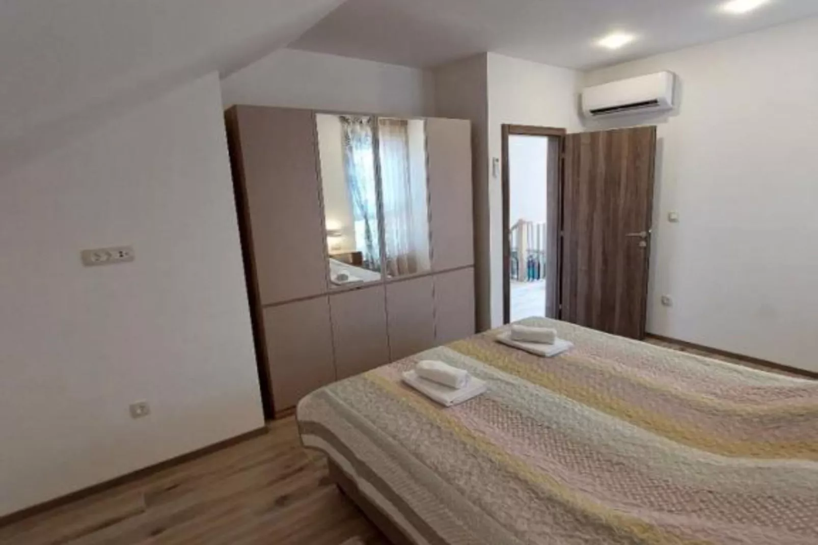 Villa Tamaris - Two Bedroom Holiday Home with Terrace and Swimming pool-Slaapkamer