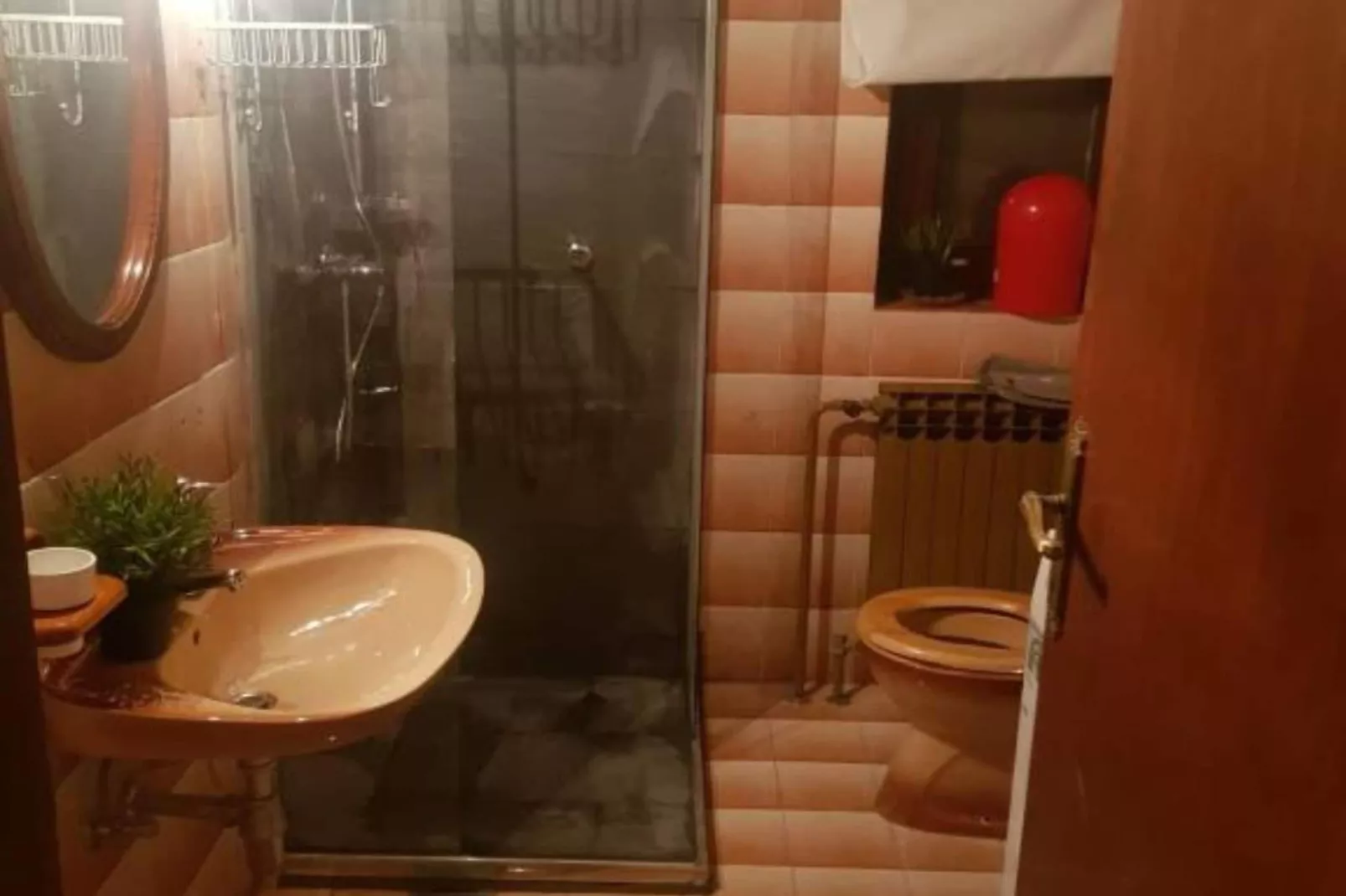 Holiday Home with Three Bedrooms and Garden-Badkamer