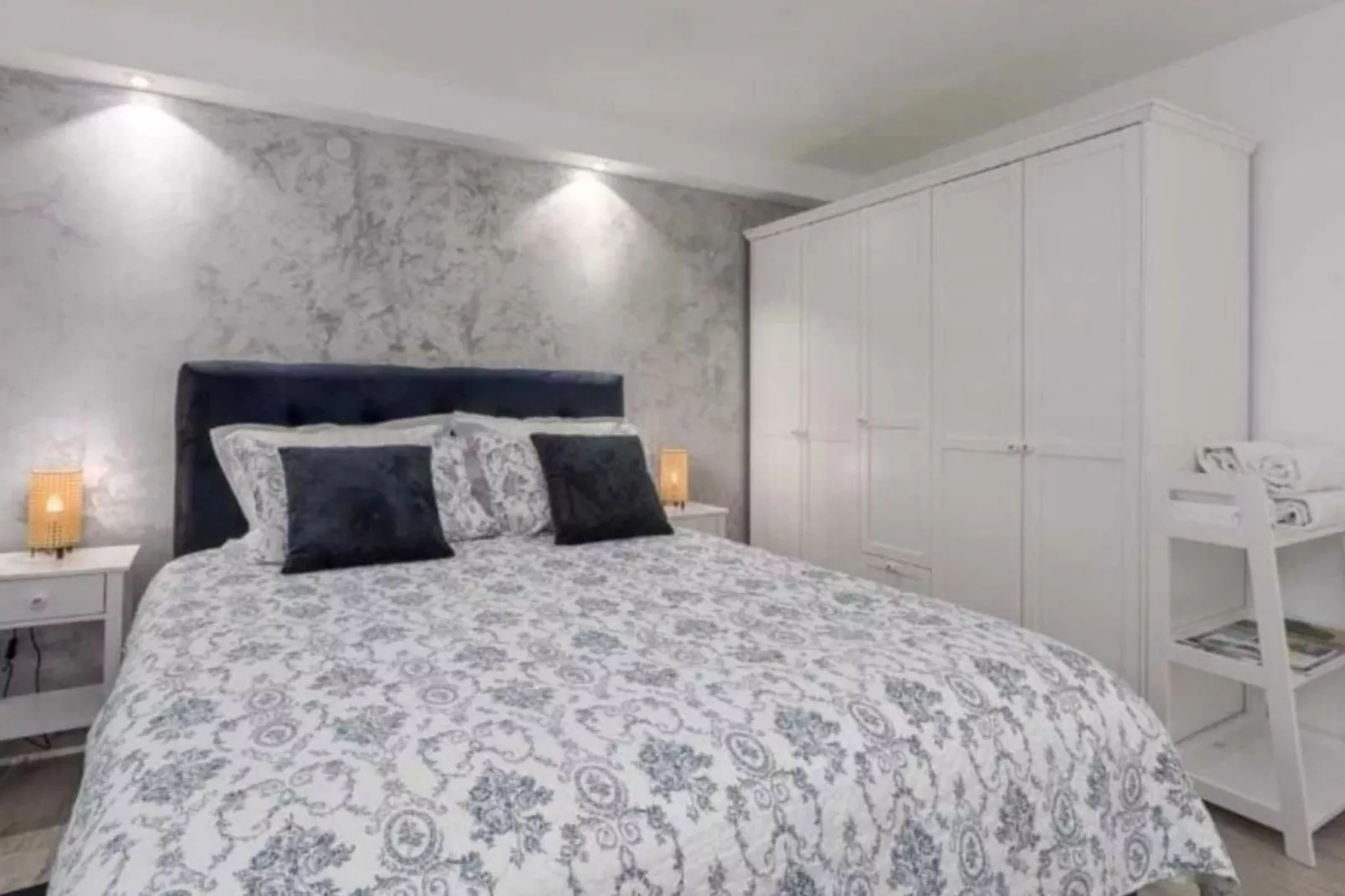 Apartment Amor - Two Bedroom Apartment with Terrace-Slaapkamer