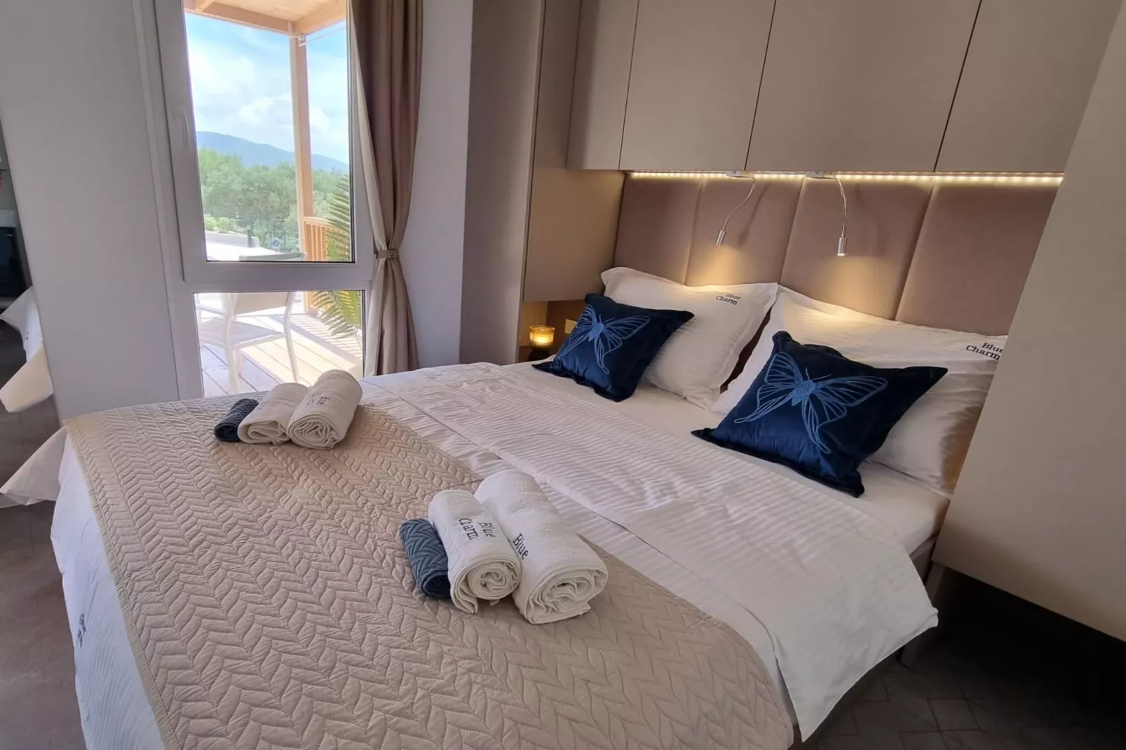 Blue Charm Mobile Home - Two Bedroom Mobile Home ( M10)-Slaapkamer