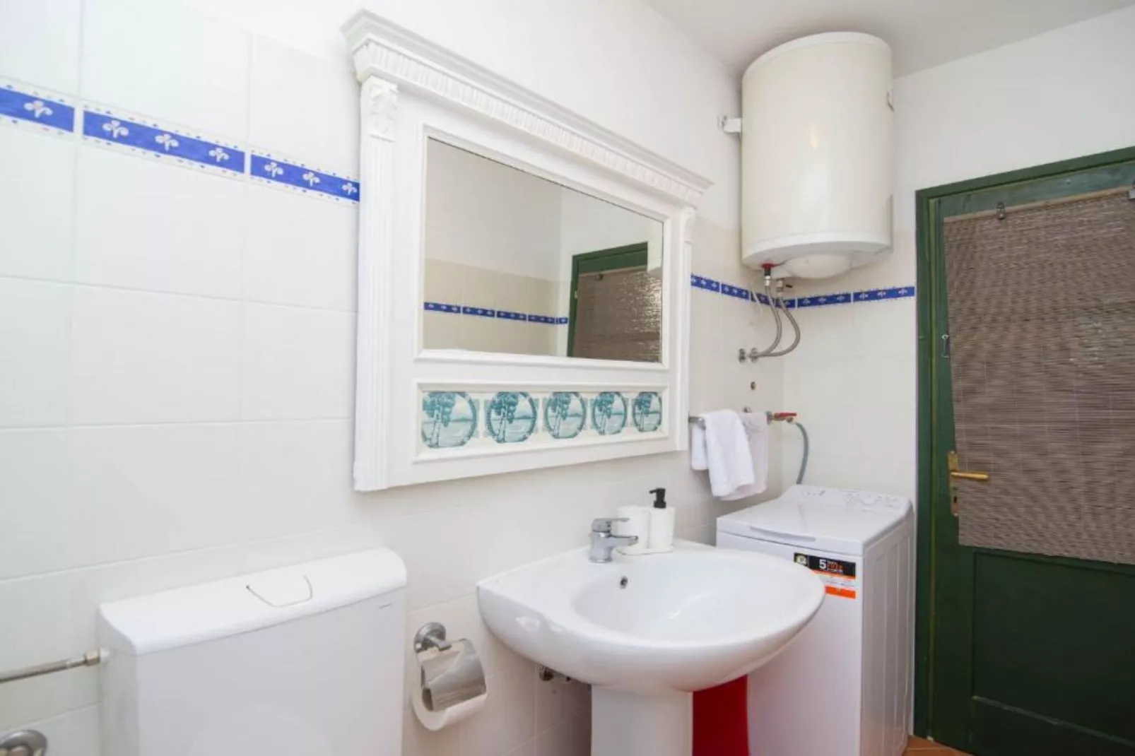 Apartments Bonic - Two Bedroom Apartment (APP 1)-Badkamer