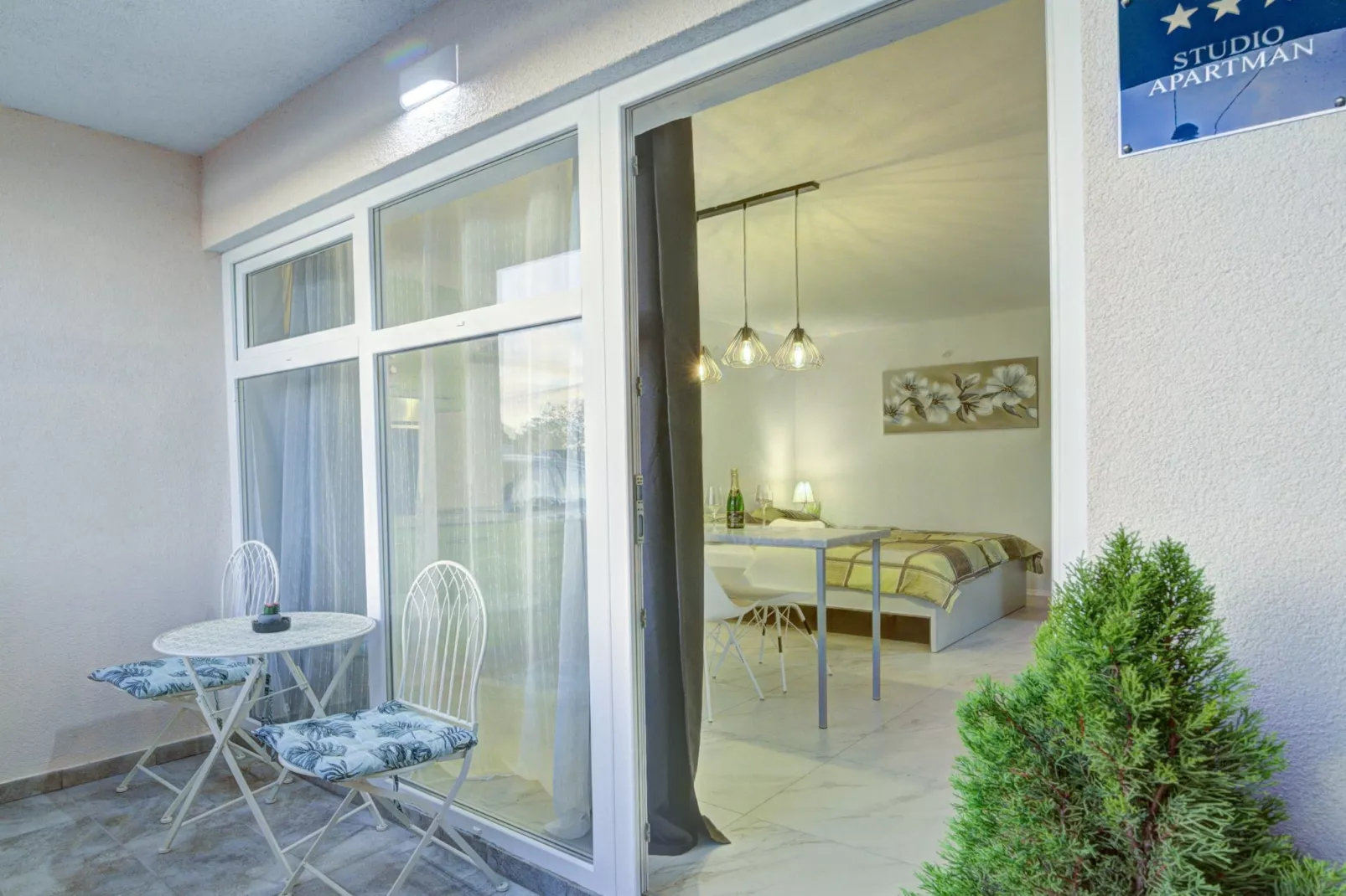 Apartments Luka & Leona - Studio Apartment with Terrace Leona-Terrasbalkon