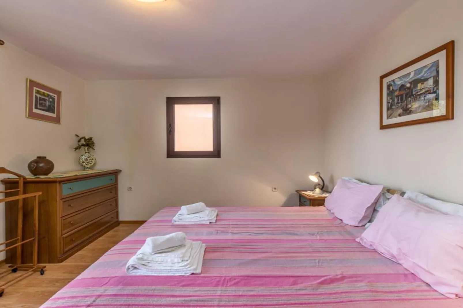 Apartment Villa Mirna - Three Bedroom Apartment with Balcony and  Sea View-Slaapkamer