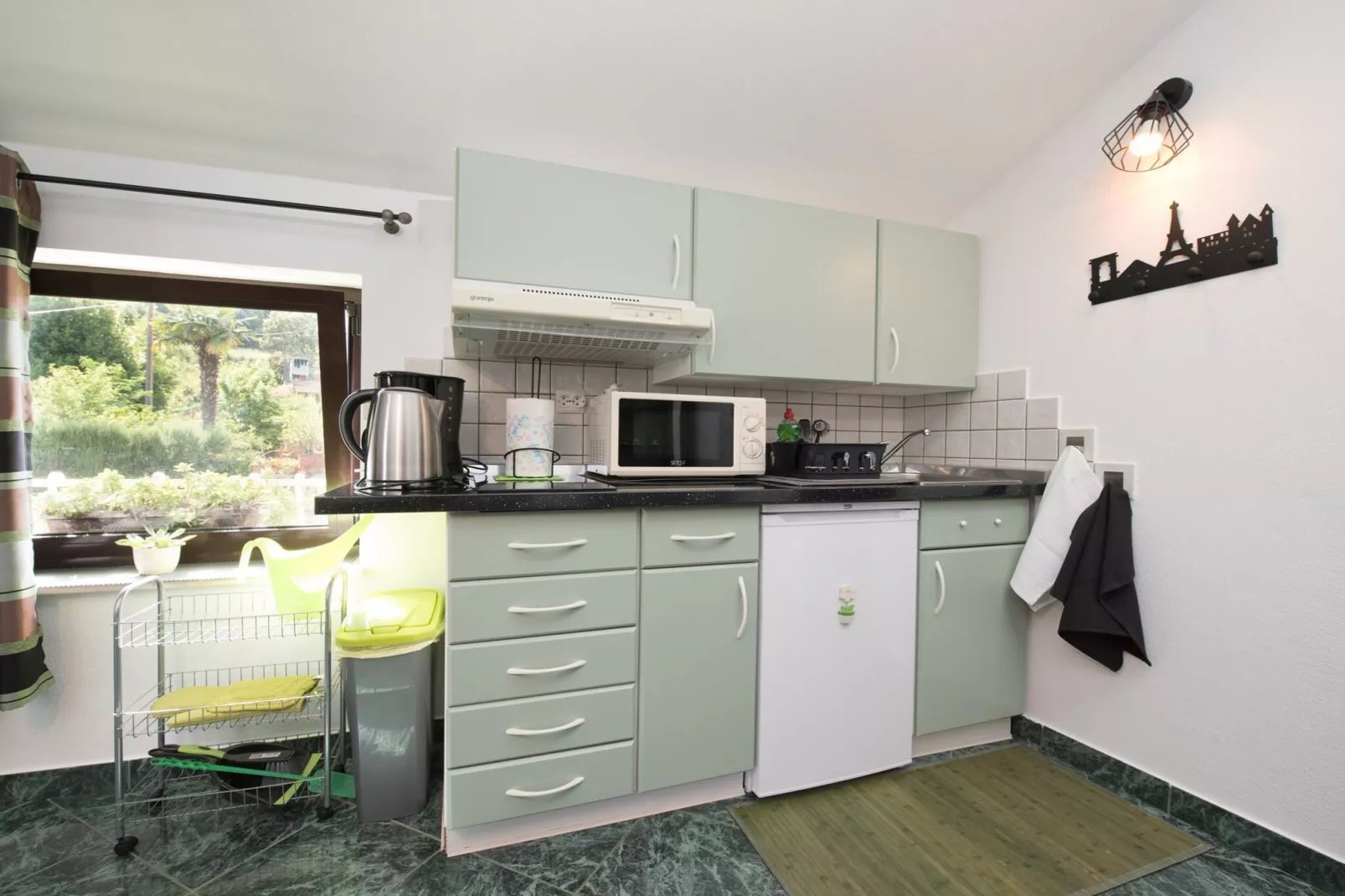 Stylish Lovran Sea View Apartments - Studio Apartment with Balcony and Sea View-Keuken