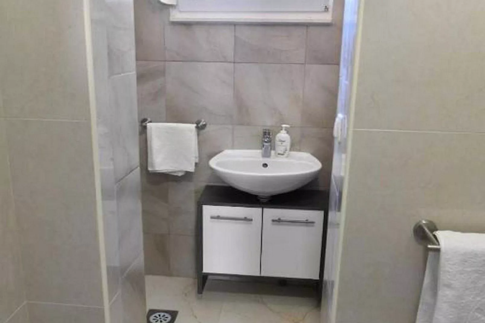 Charming Sinj Town Studio Apartments - Studio Apartments-Badkamer