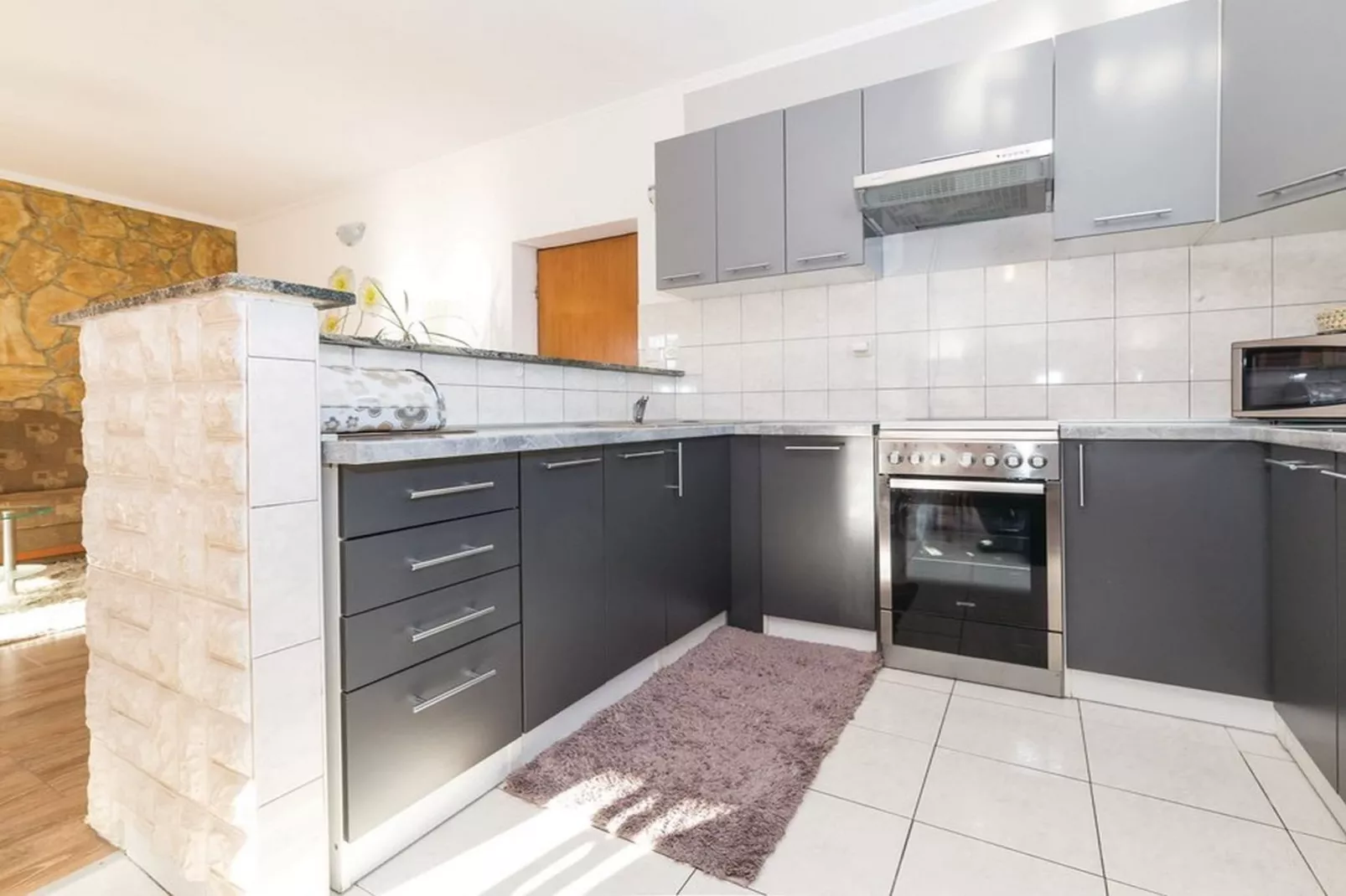 Mediterranean Stylish Villa with Pool in Kastel Stari - Six Bedroom Villa with Pool-Keuken
