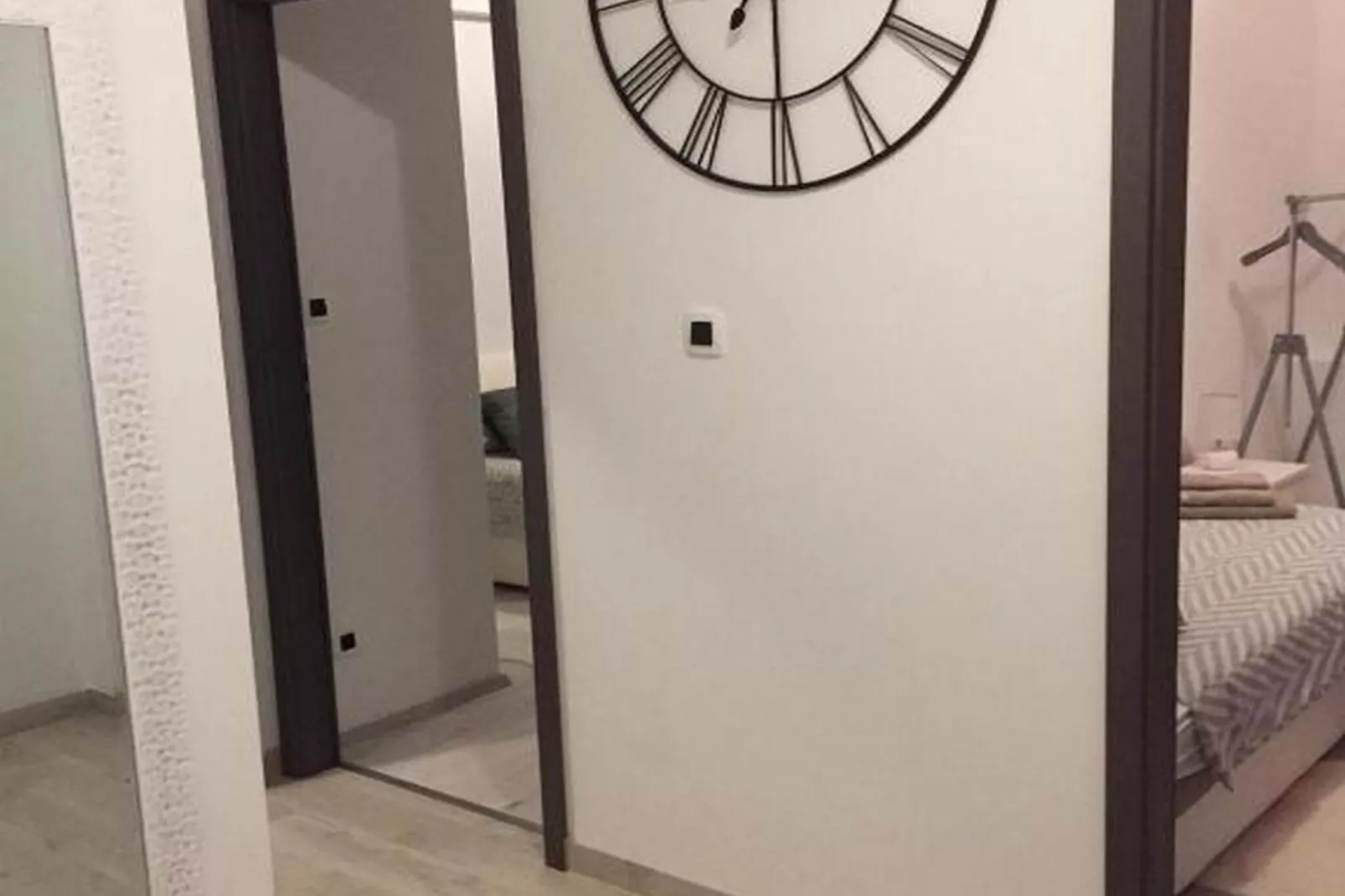 Modern and Cozy Apartment with Terrace in Kastel Kambelovac - Two Bedroom Apartment-Binnen