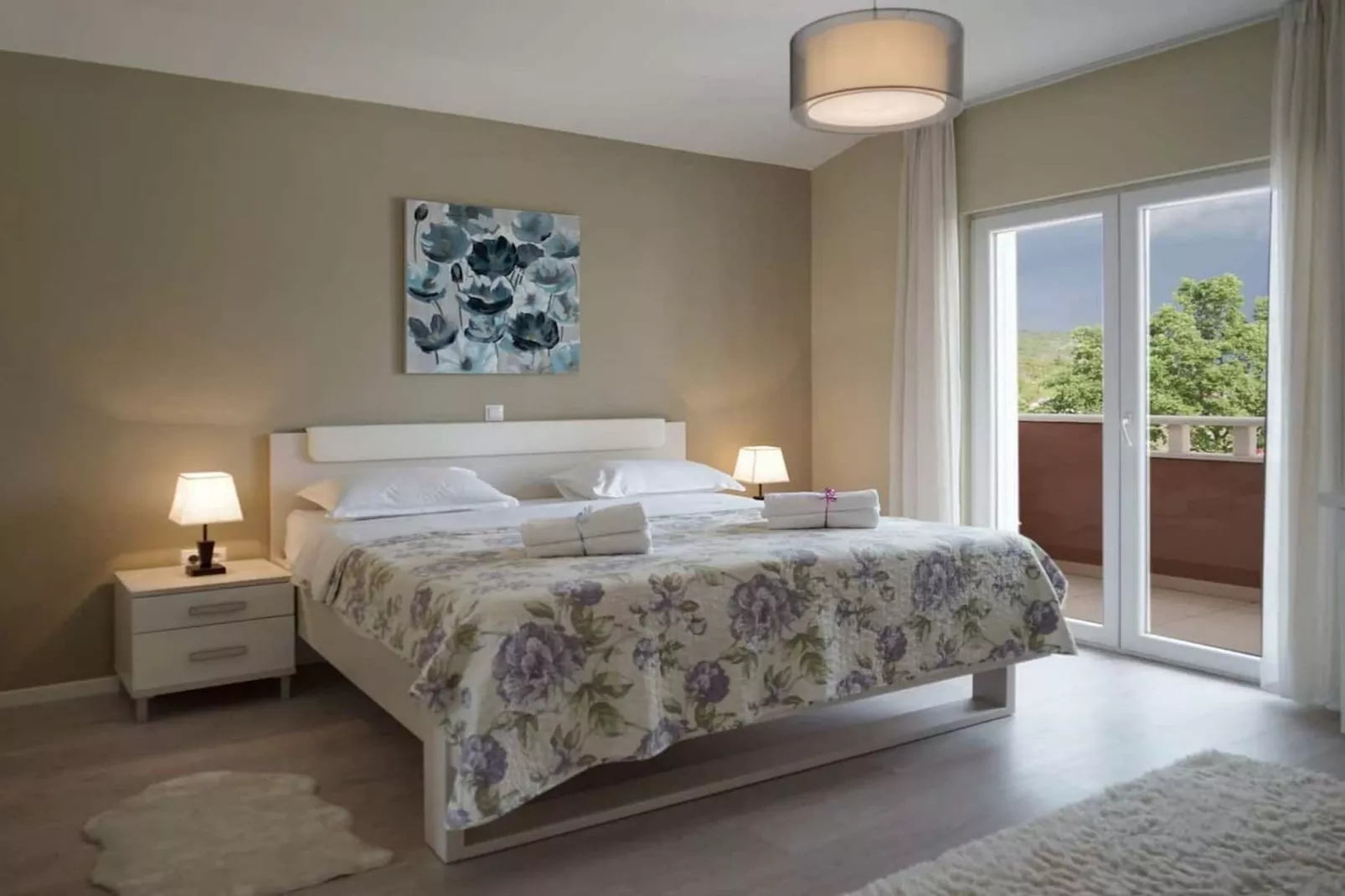 Peaceful Escape with Mountain Views, Heated Pool and Modern Amenities in Radošić - Four Bedroom Villa-Slaapkamer