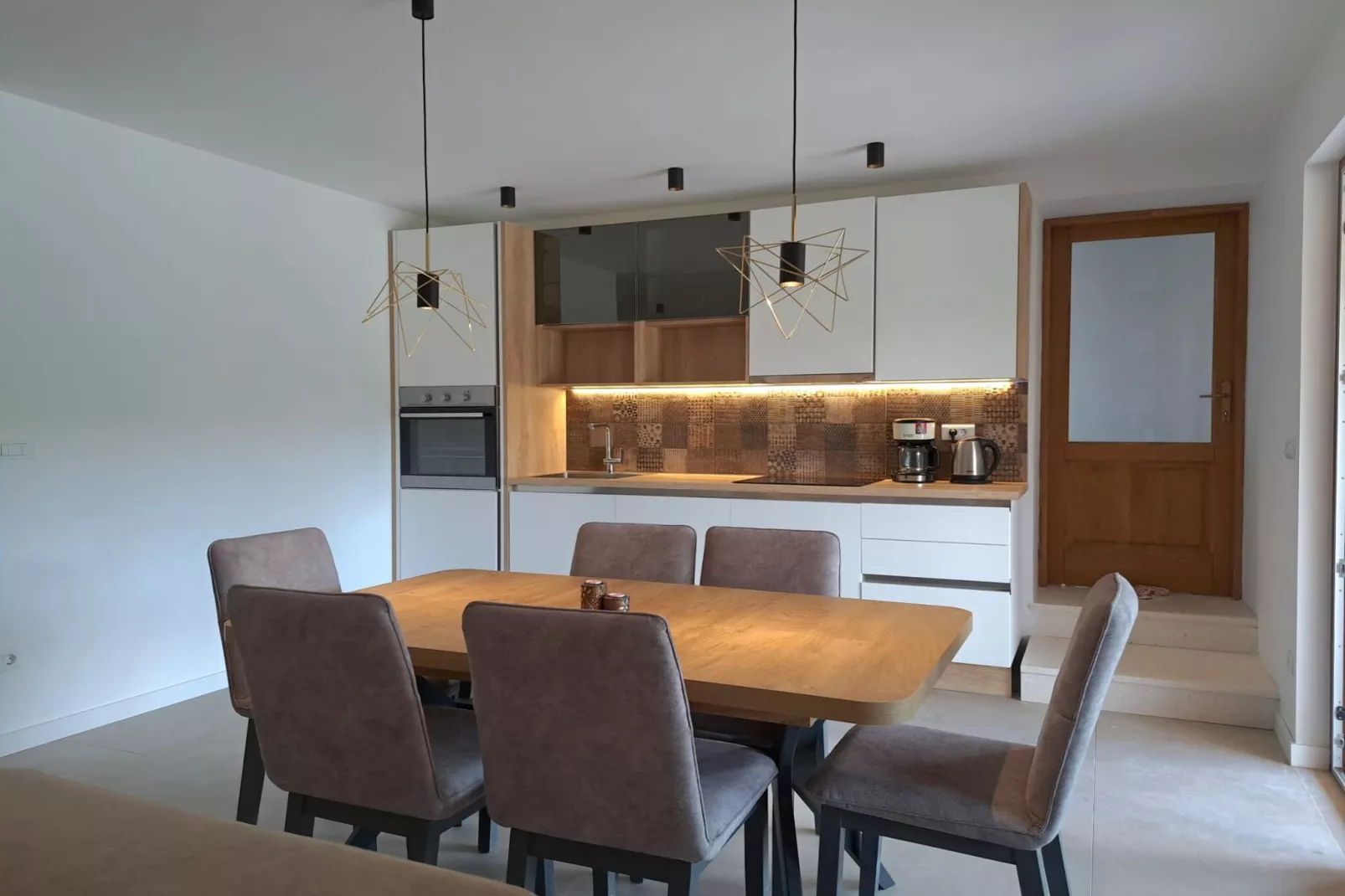 Tranquil Holiday Home with Pool, Garden, and Playground in a Peaceful Countryside Setting - Three Bedroom Holiday Home-Keuken