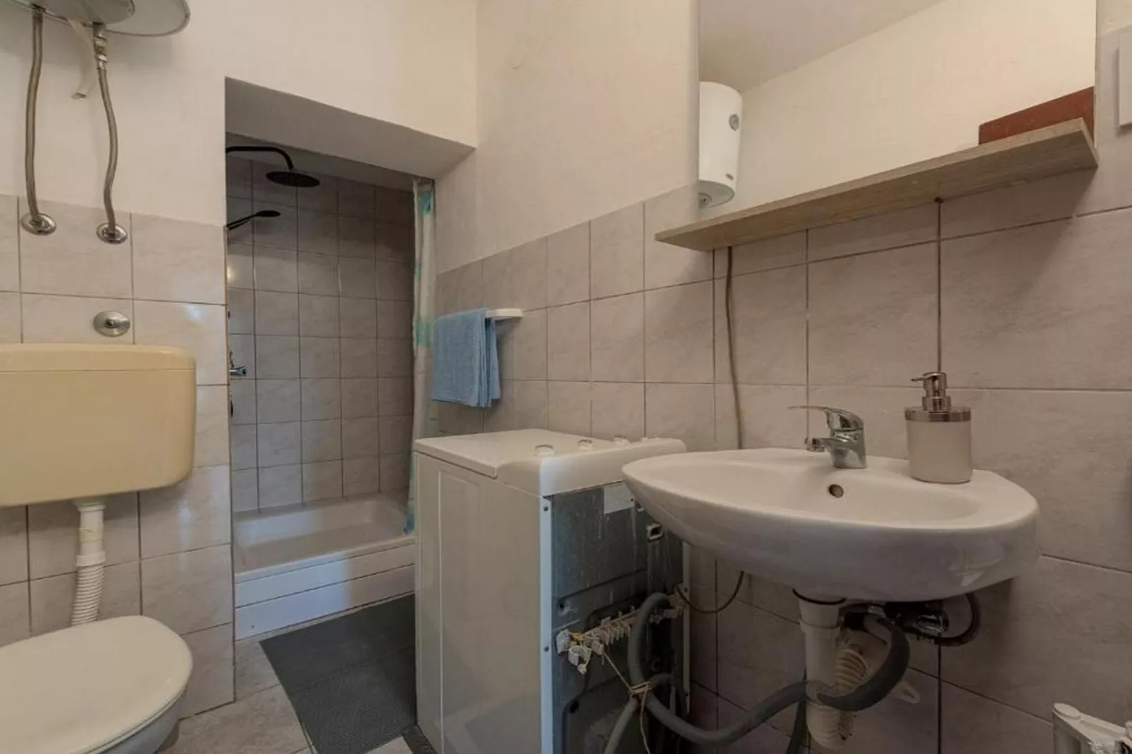 Three Bedroom Holiday Home-Badkamer