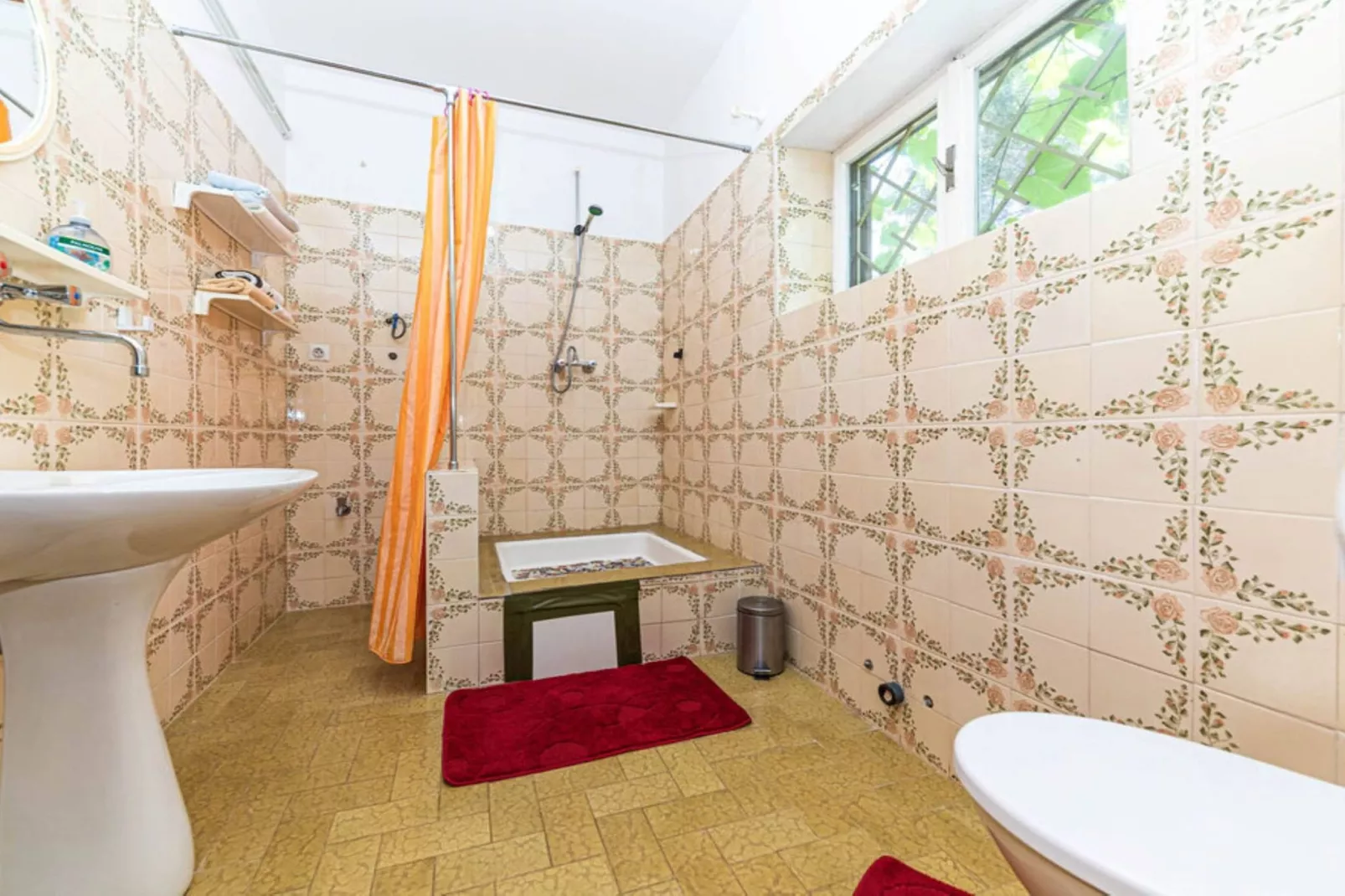 Holiday Home by the Sea with Terrace & Ocean Views on Čiovo - Two Bedroom Holiday Home-Badkamer