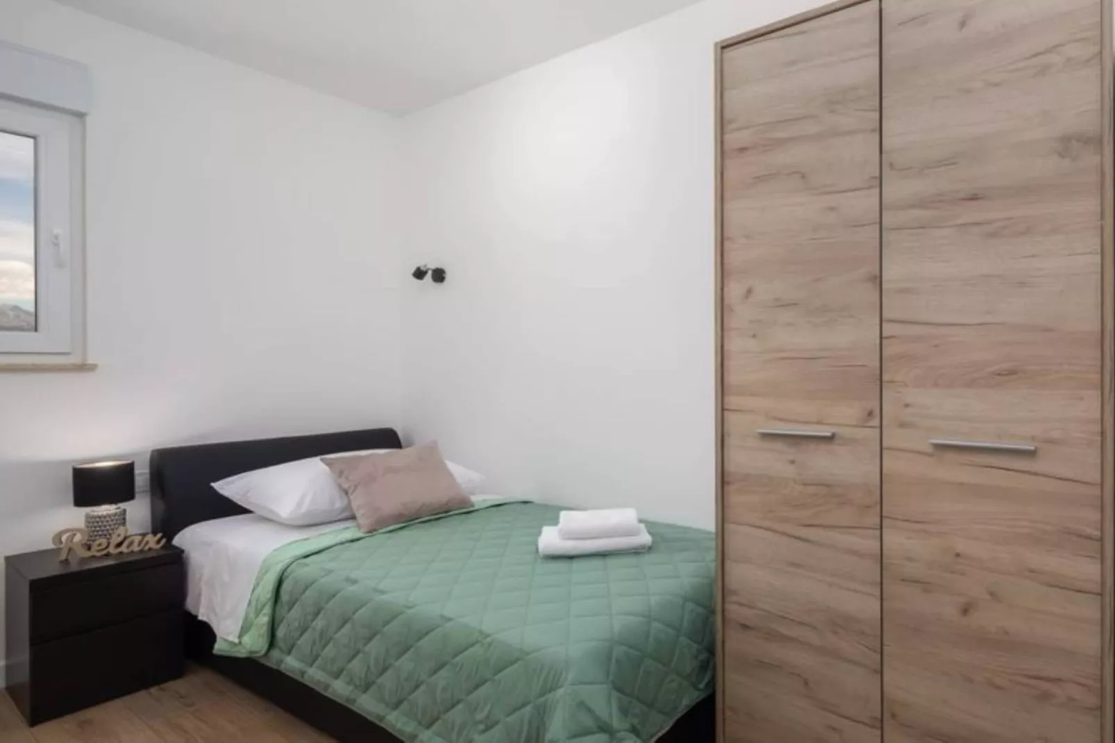Shimmering Sea Apartment with Terrace - Four Bedroom Apartment with Terrace-Slaapkamer