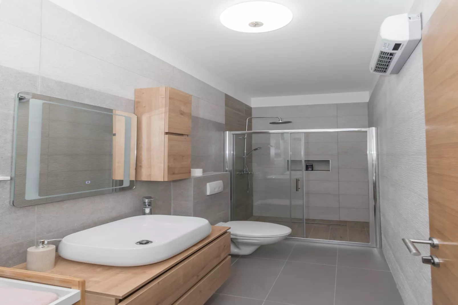 Apartment Ivan - Two Badroom Apartment with Hot Tob-Badkamer