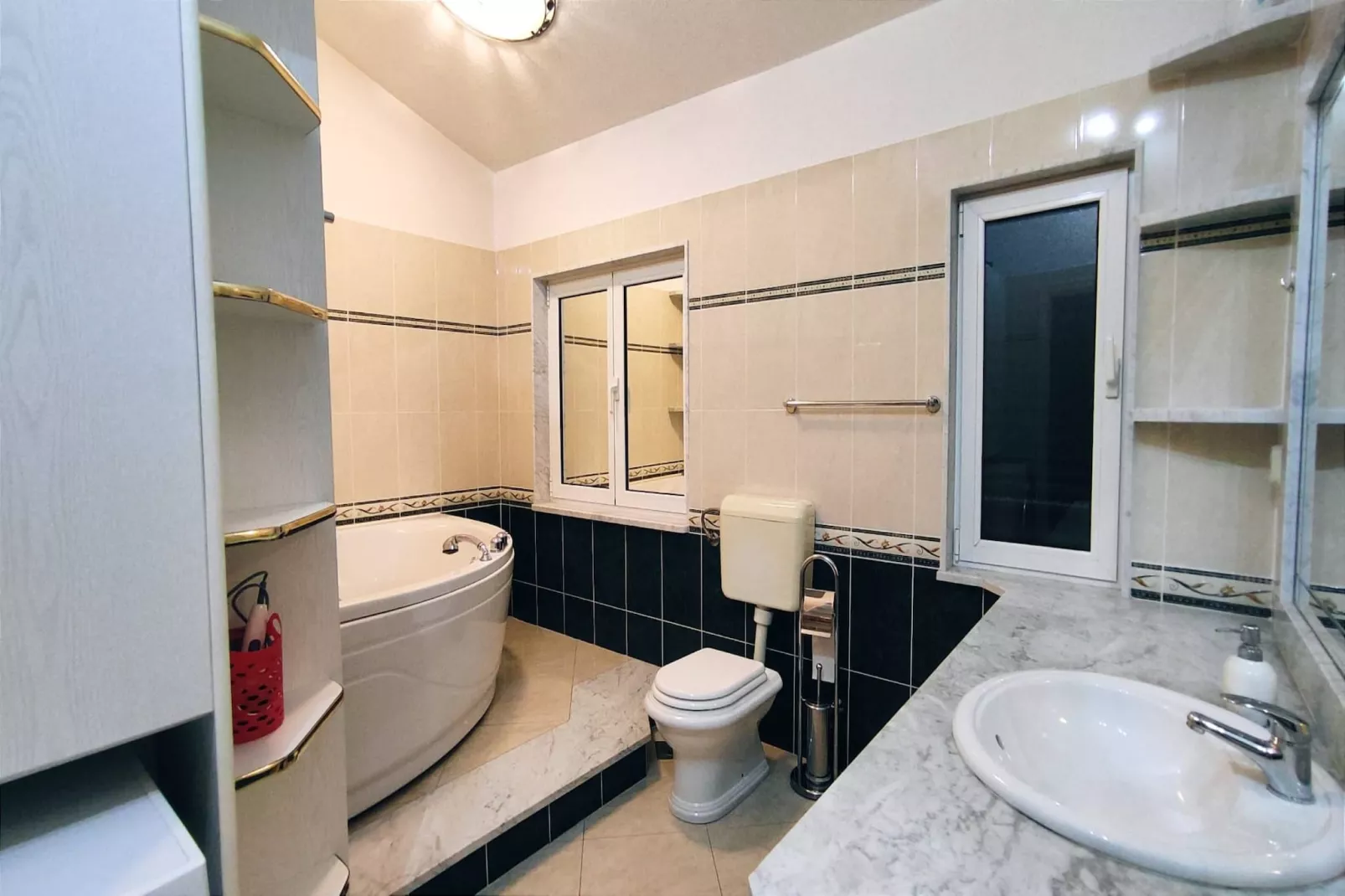 Kastel Stafilic Comfortable Apartments - Three Bedroom Apartment with Terrace-Badkamer