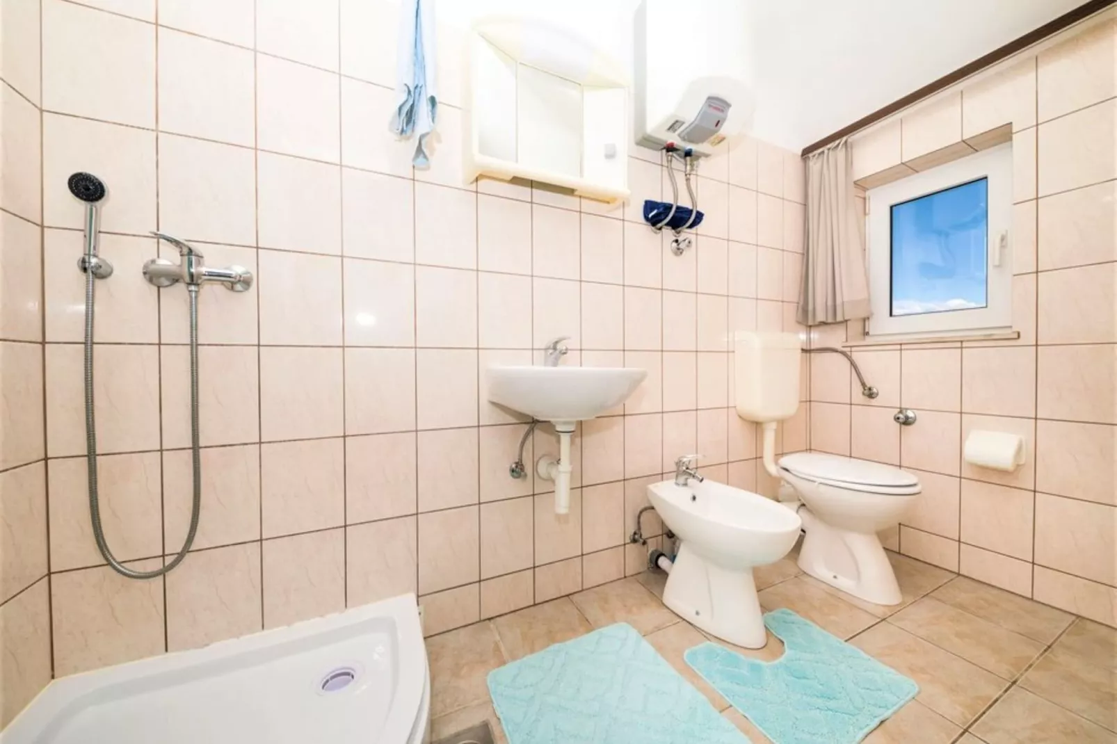 Trogir Comfortable Apartment with Terrace - Two Bedroom Apartment with Terrace-Badkamer