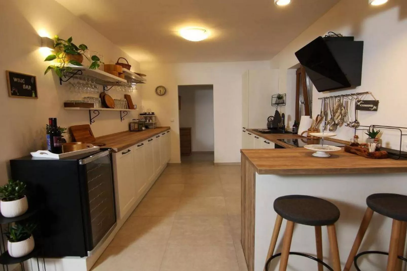 Secluded Oasis with Pool, Outdoor Kitchen, & Landscaped Terraces - Three Bedroom Villa-Keuken