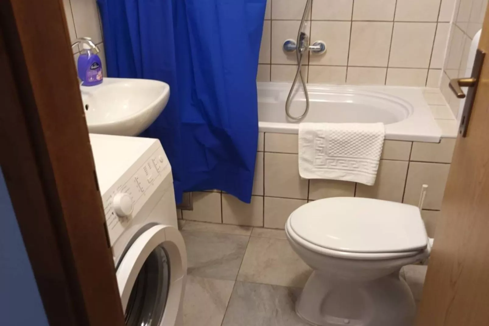 Seaside Okrug Gornji Apartment with Terrace and Patio - Two Bedroom Apartment with Terrace-Badkamer