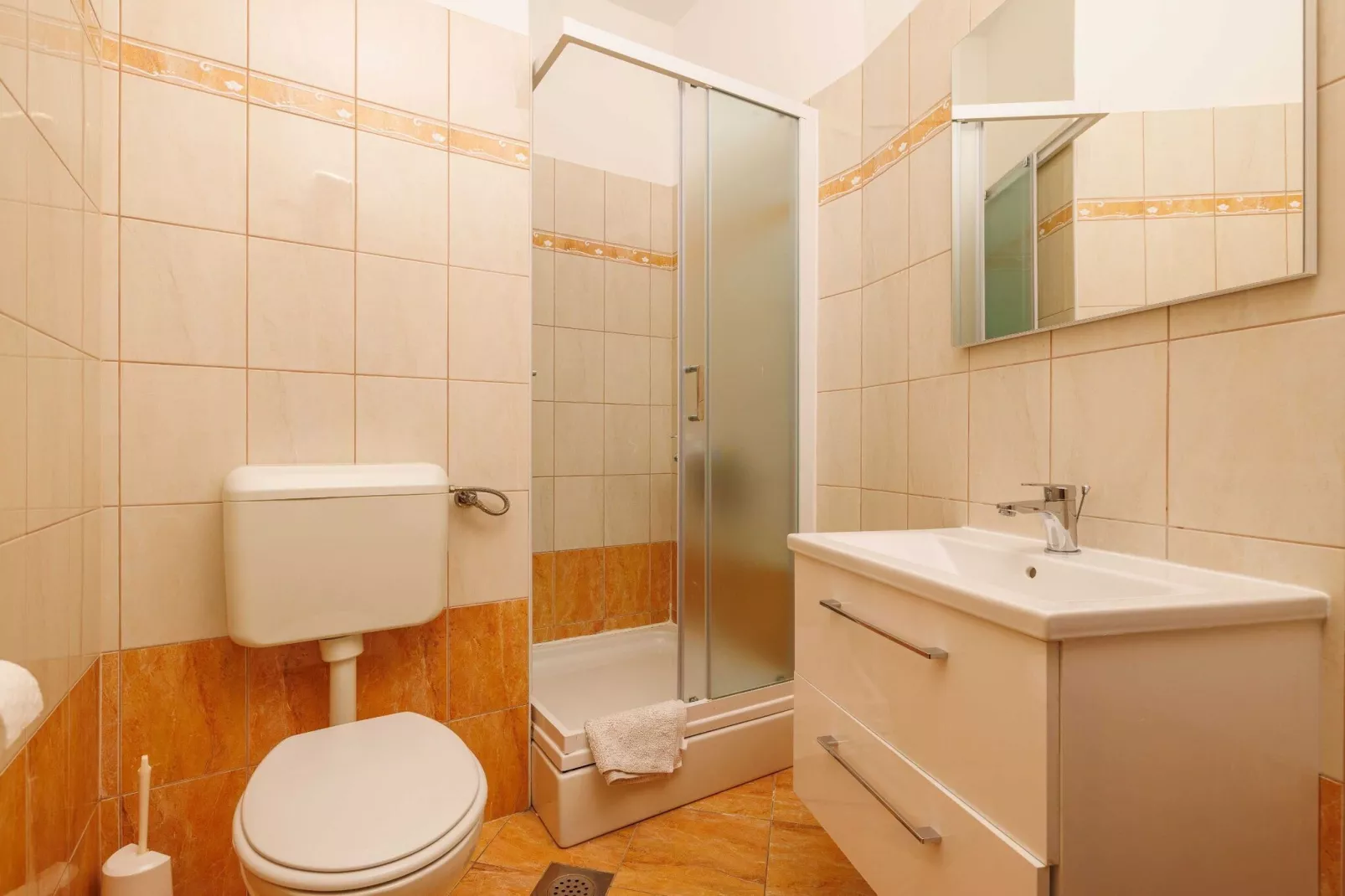 Wonderful Krk Island Stay: Shared Pool, Grill Patio, and Nearby Beaches - Two Bedroom Apartment-Badkamer
