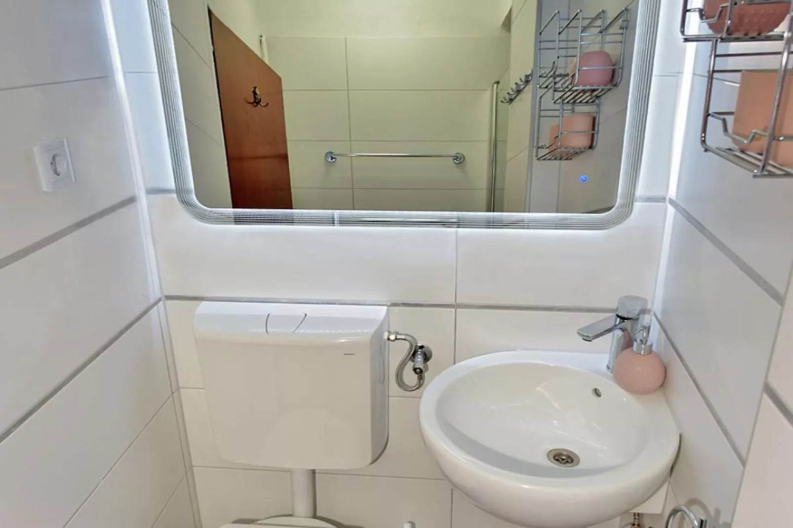 Peaceful and Secluded Krk Apartment with Terrace - One Bedroom Apartment with Terrace-Badkamer