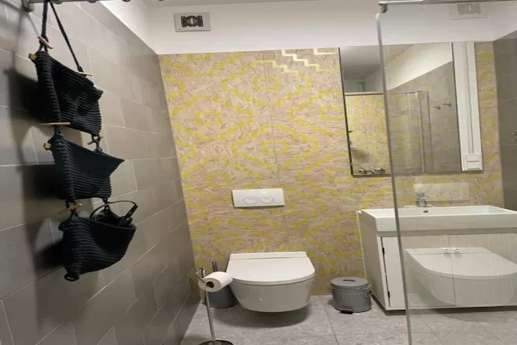Modern & Charming - Free Private Parking - One Bedroom Apartment-Binnen