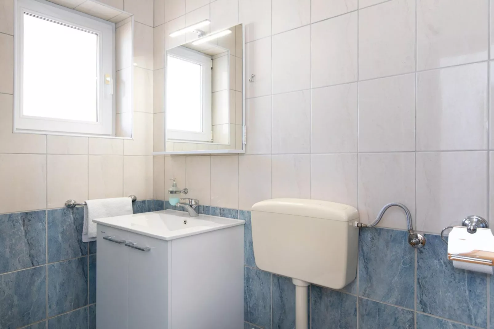 Scenic Elegant Apartments Krk with Balcony and Pool - Two Bedroom Apartment with Balcony and Pool (owner 1)-Badkamer