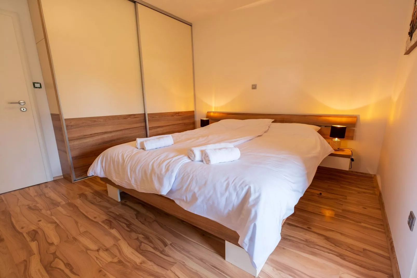 Charming  Three Bedroom House  Turanj-Slaapkamer