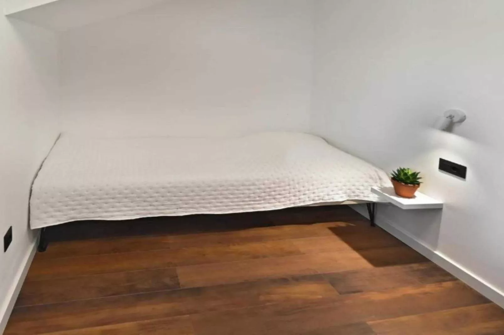 Luxury Slatine Apartments with Terrace and Garden - Two Bedroom Apartment with Terrace-Slaapkamer