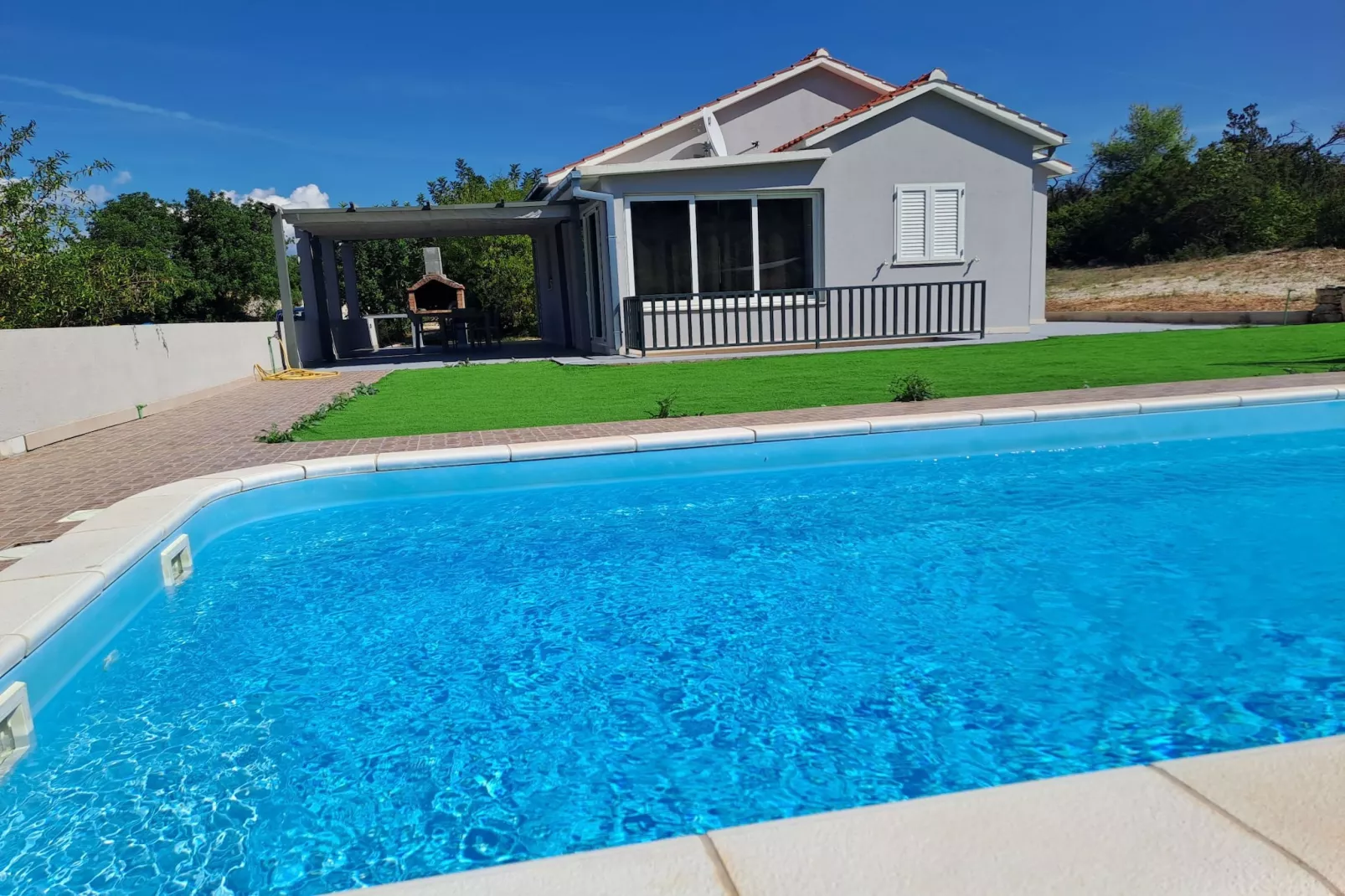 Nane Garden house with heated pool-Zwembad