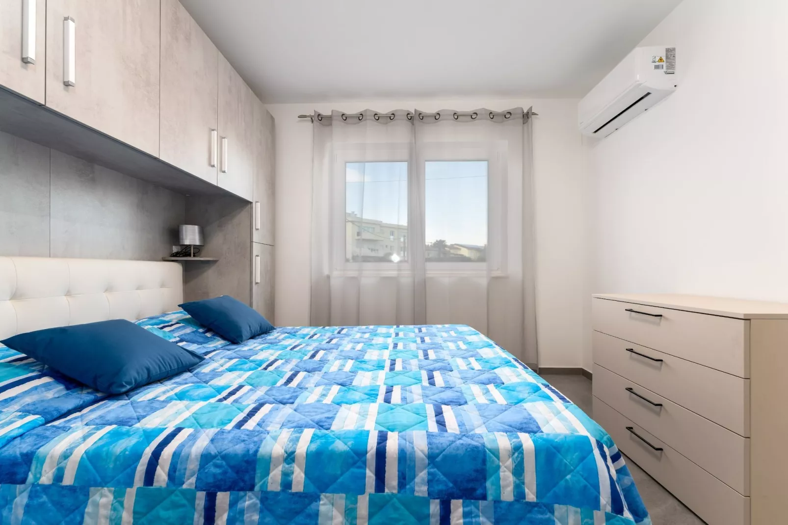 Apartment Baricevic - Two Bedroom Apartment with Balcony-Woonkamer