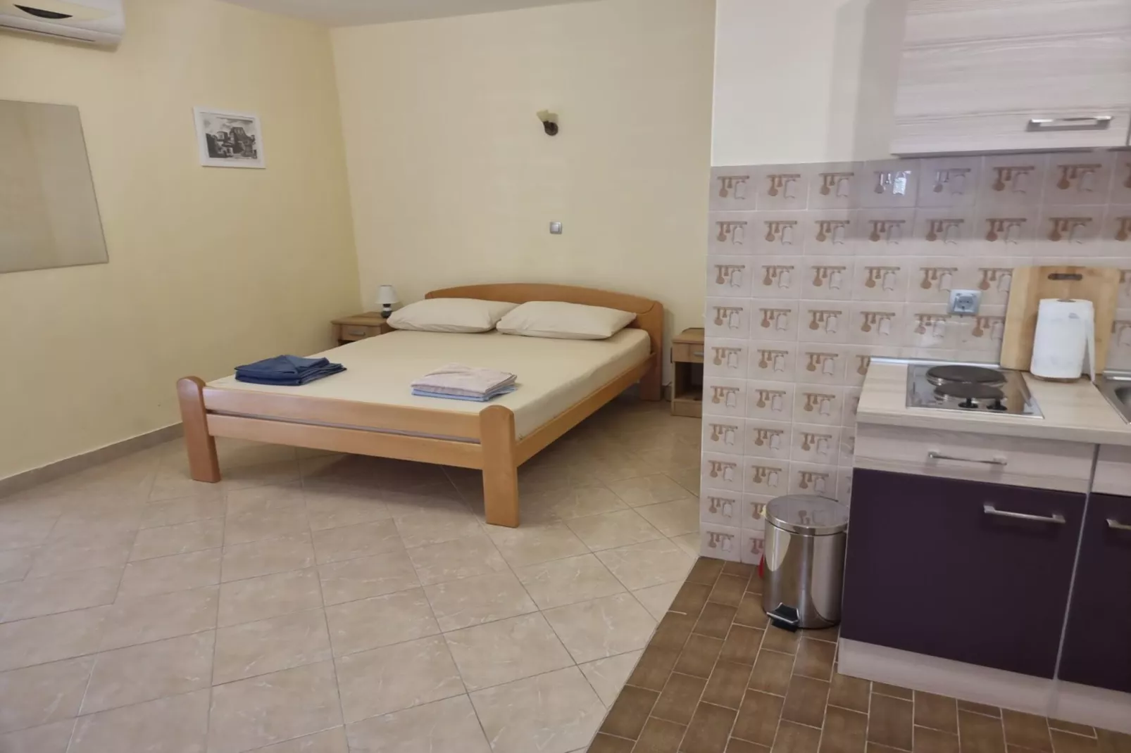 Apartments Željka - Studio Apartment with Terrace and a sea view (1)-Slaapkamer