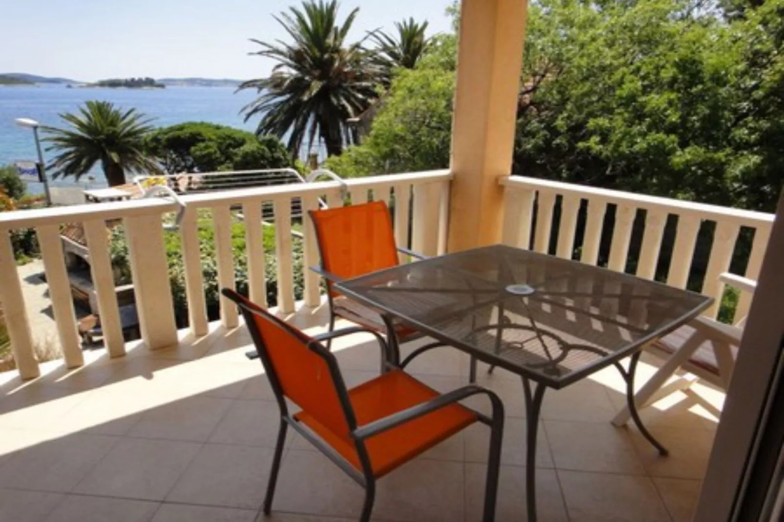 Seafront Apartments Pretner - Comfort Studio Apartment with Balcony and Sea View-Terrasbalkon