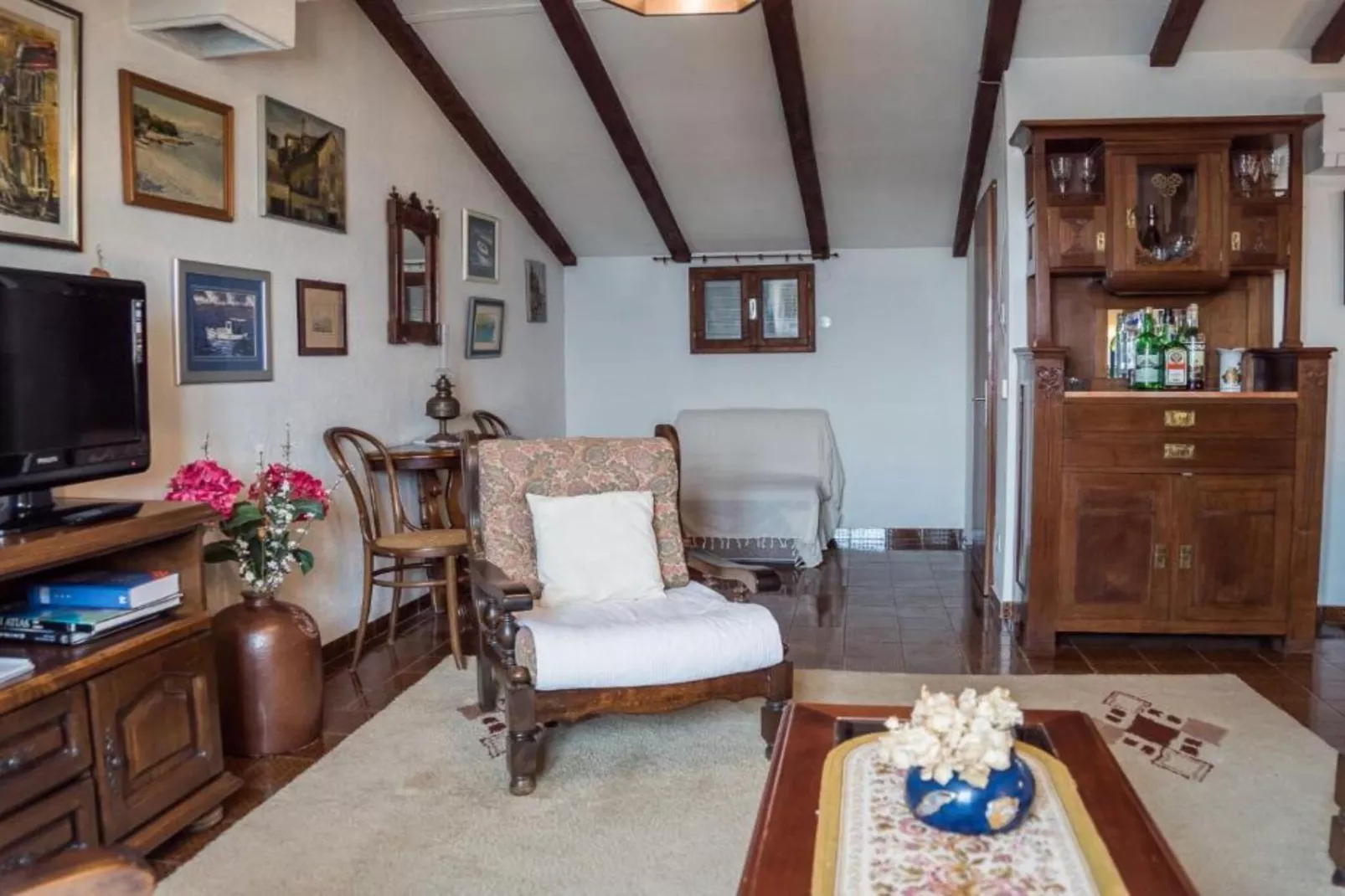 Stone House Seaside Retreat on Brač Island - Two Bedroom Apartment 1-Woonkamer
