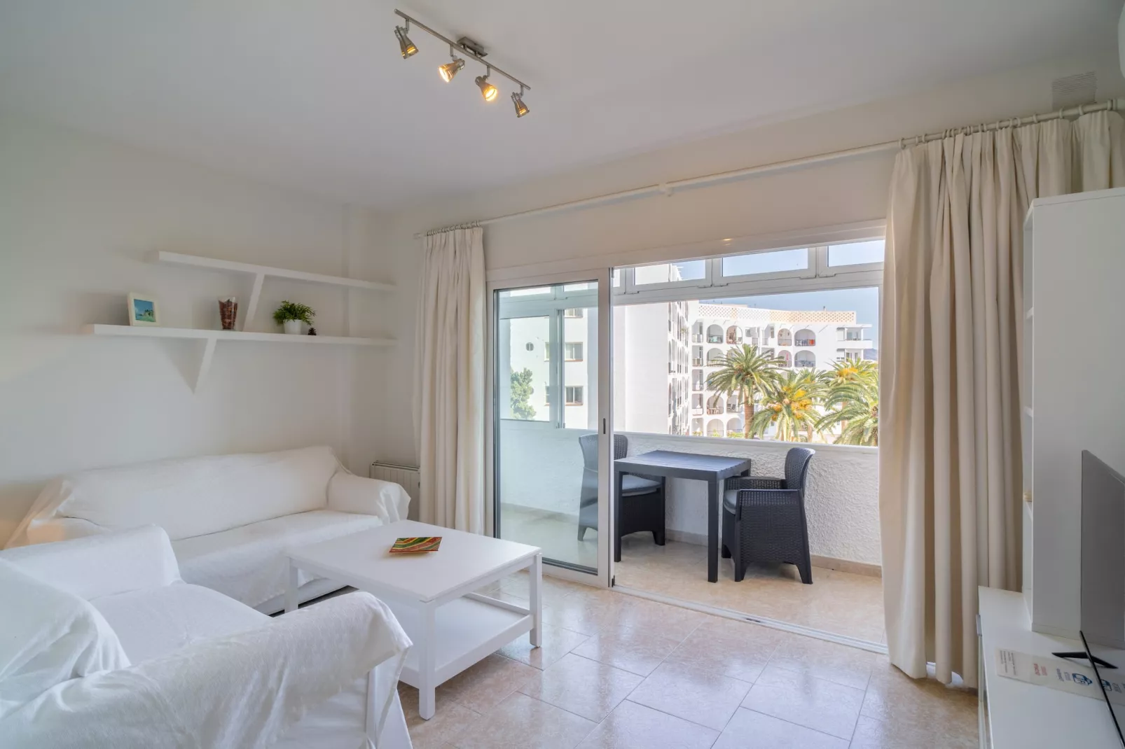 Carabeo 27 Studio by Casasol-Woonkamer