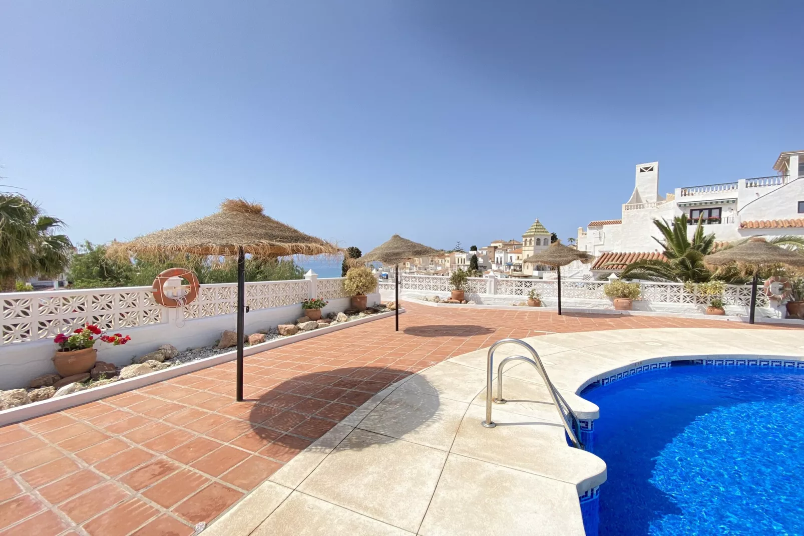 Capistrano Playa 403 by Casasol-Zwembad