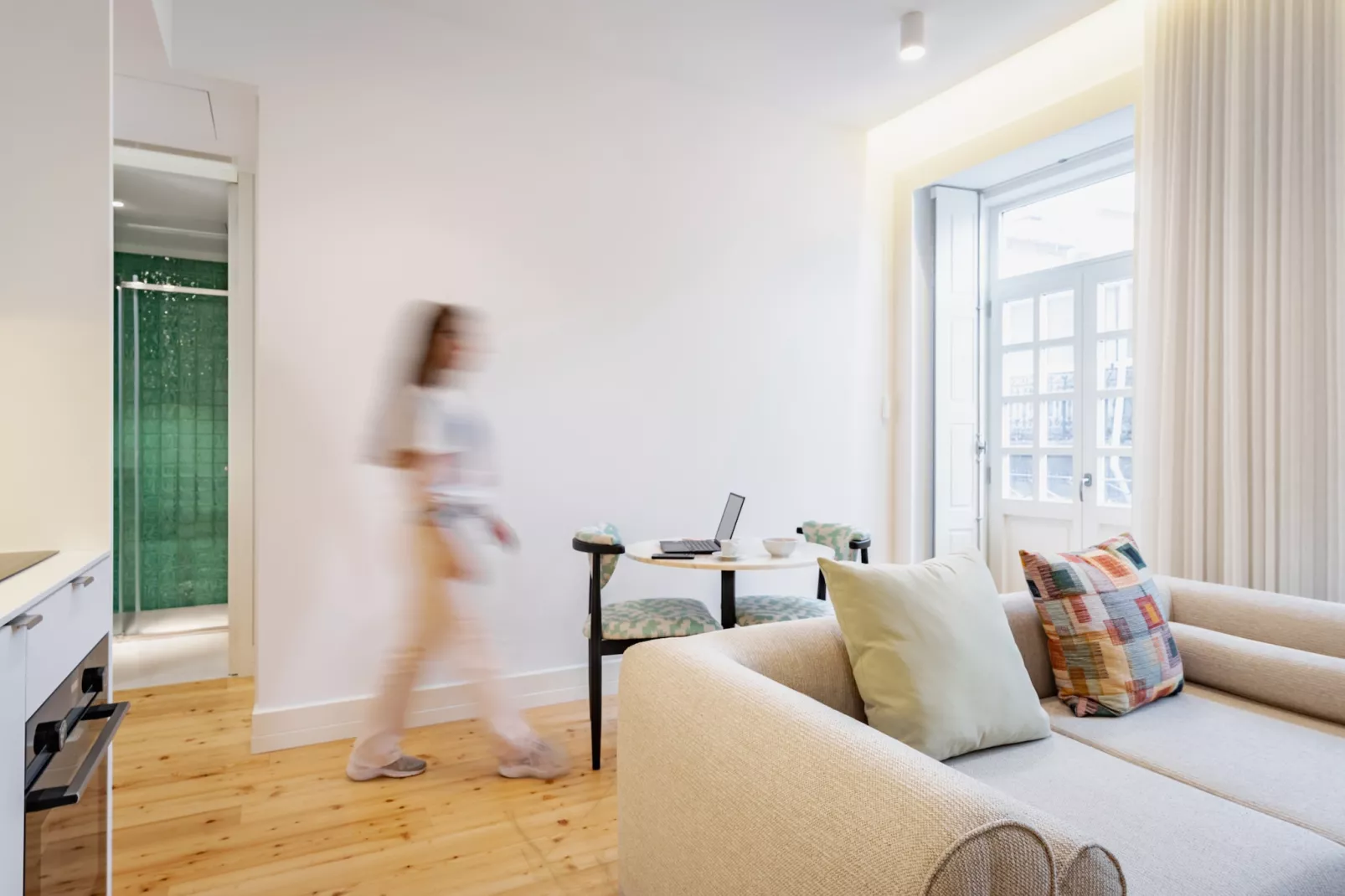 Feel Porto Clérigos Charm Flat 2.2-Woonkamer