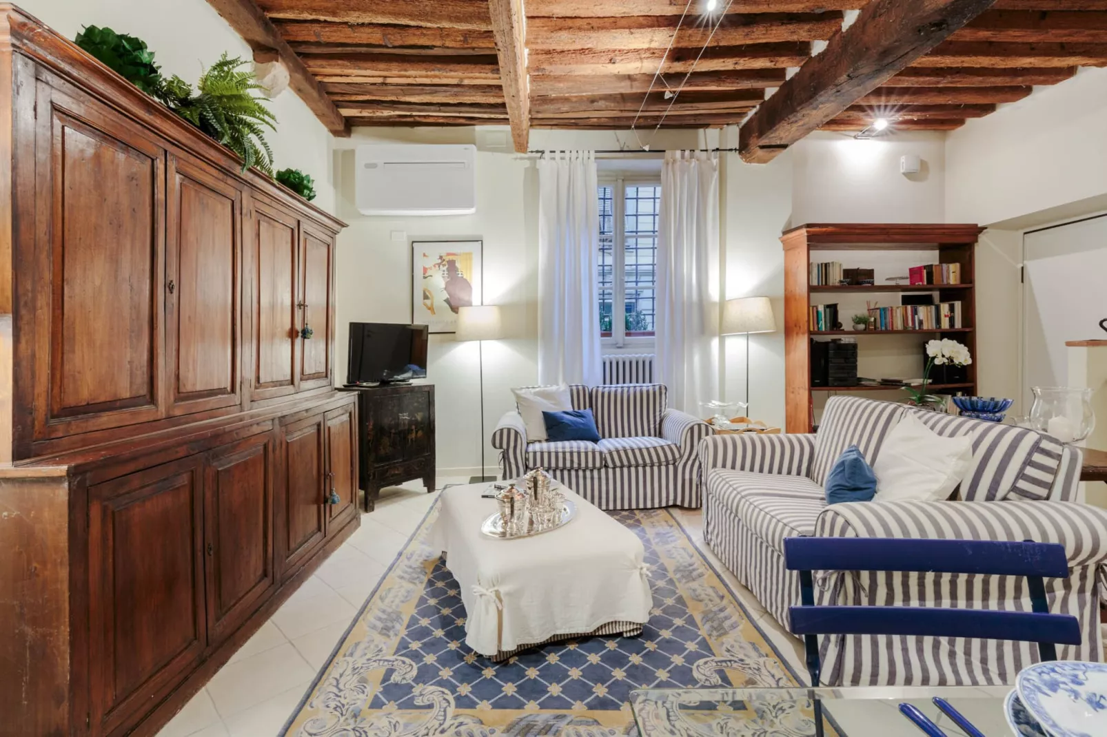 The 1400's Apartment-Niet-getagd