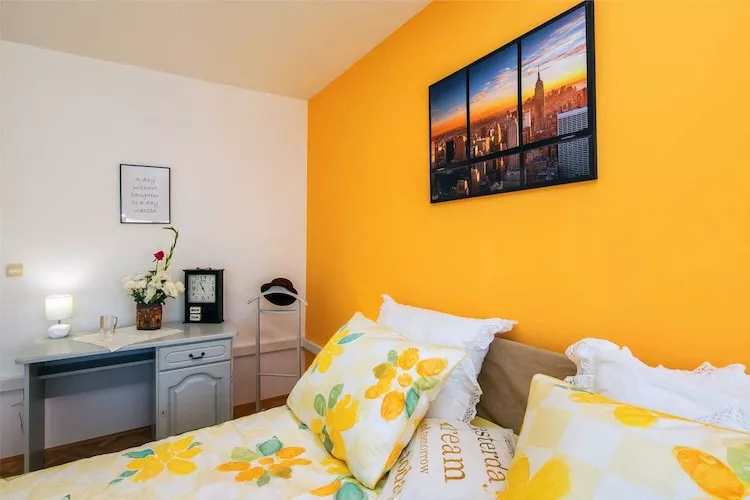 Luxury Split Center Apartment - Two Bedroom Apartment with Balcony