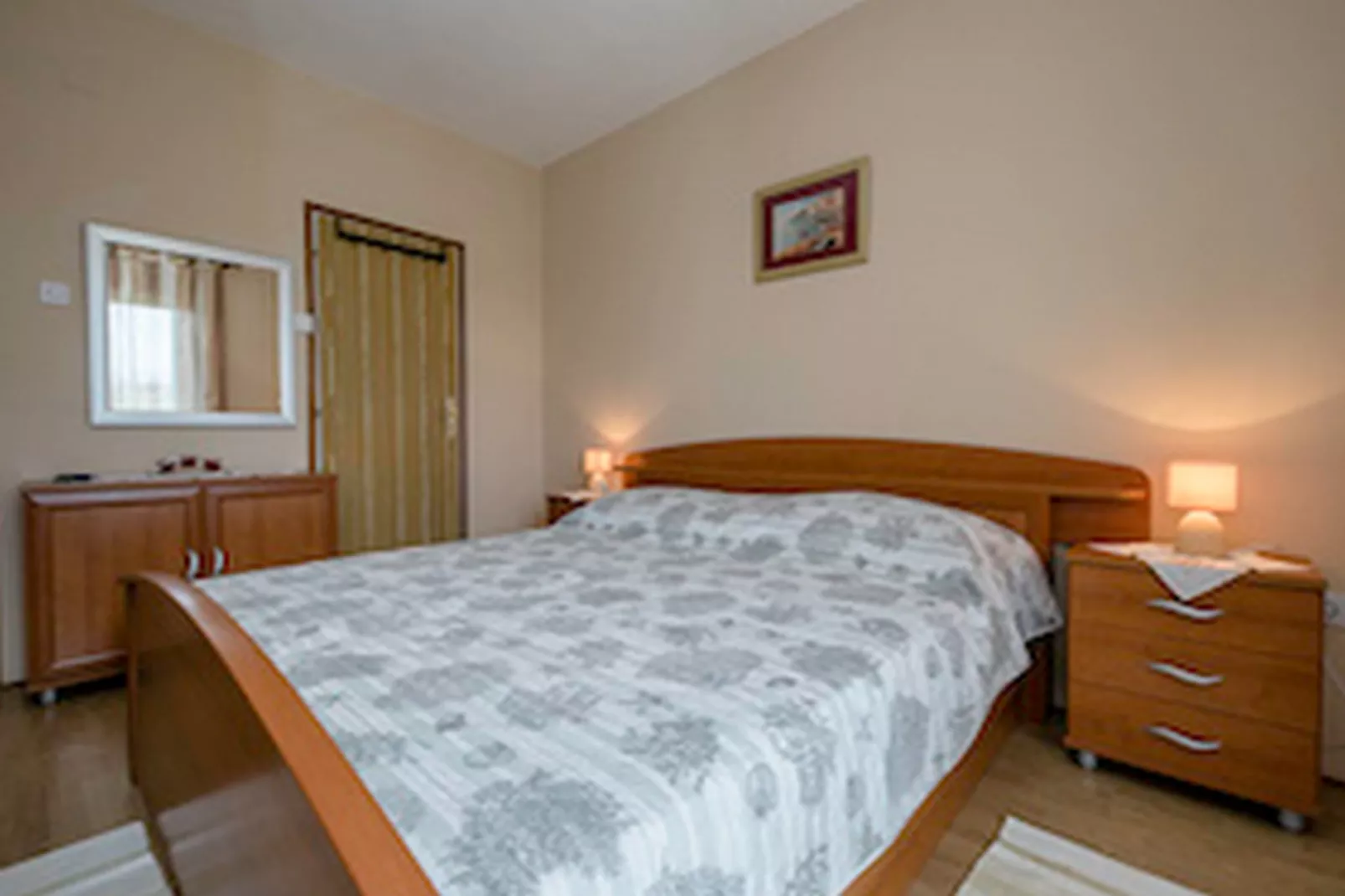 Apartments & Rooms Green Bay - Double Room with Balcony and Sea View (Room 3)-Slaapkamer
