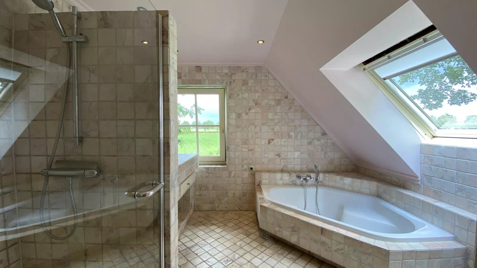 De Meerenhof-Badkamer