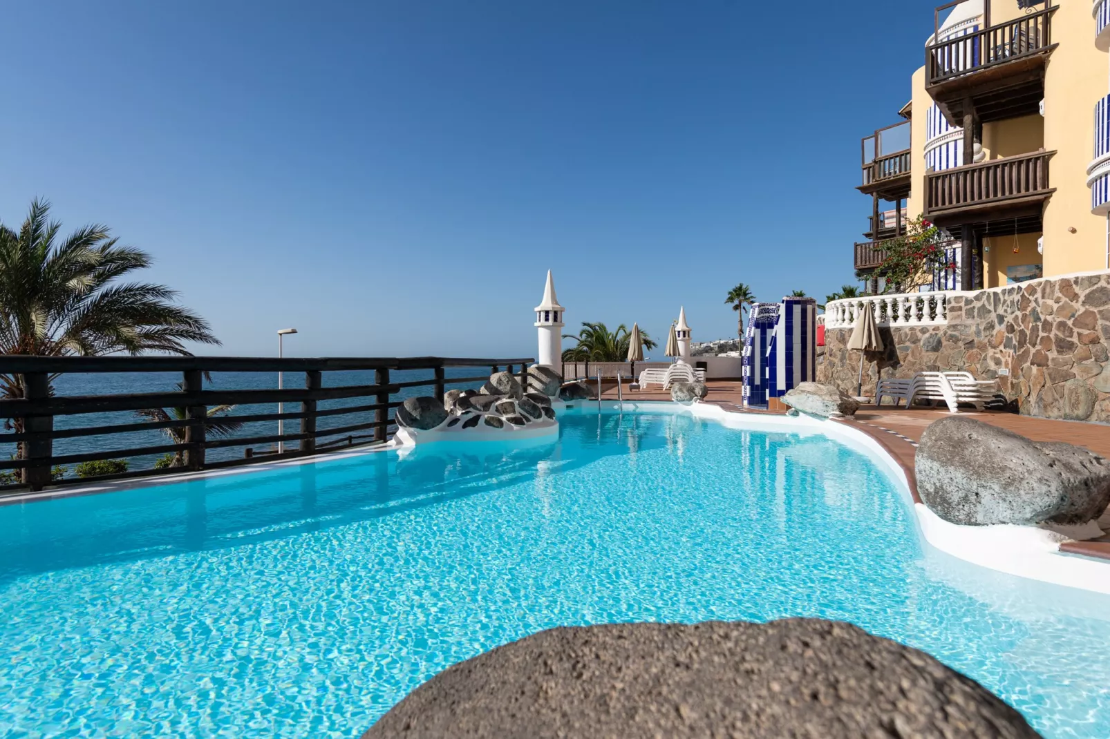 Altamar  52 with balcony&pool By CanariasGetaway-Zwembad
