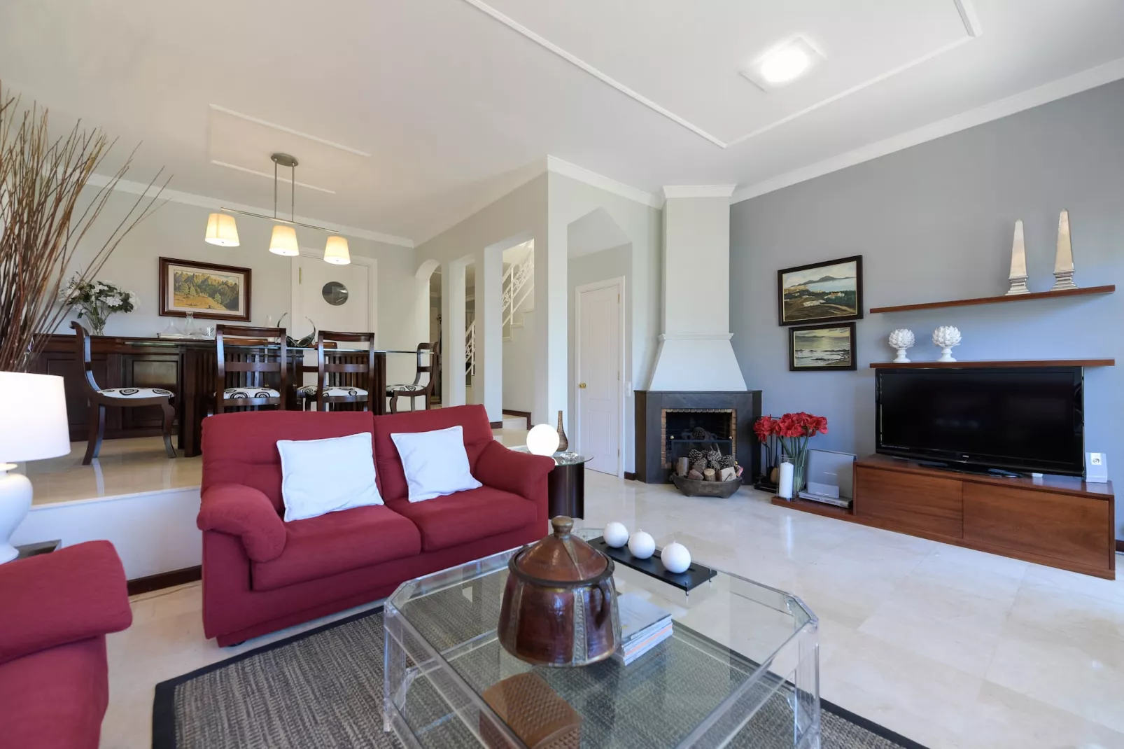 House with cozy garden BBQ and free parking-Woonkamer