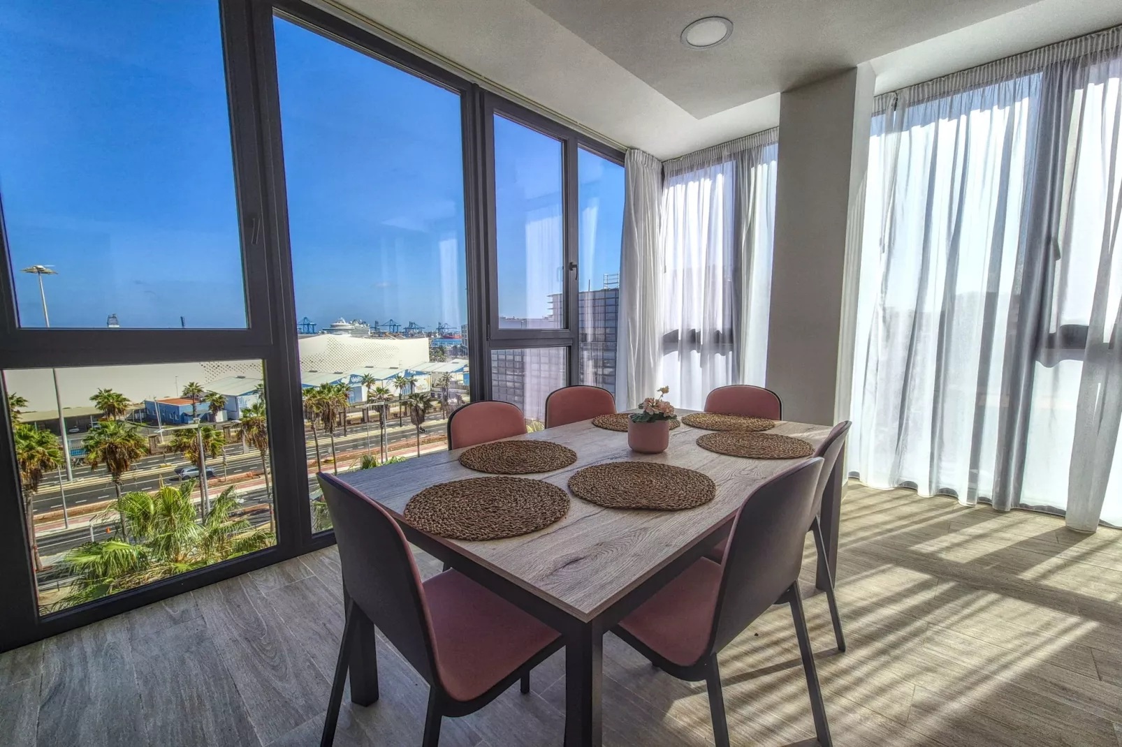 Yan Building 6B By CanariasGetaway.-Eetkamer